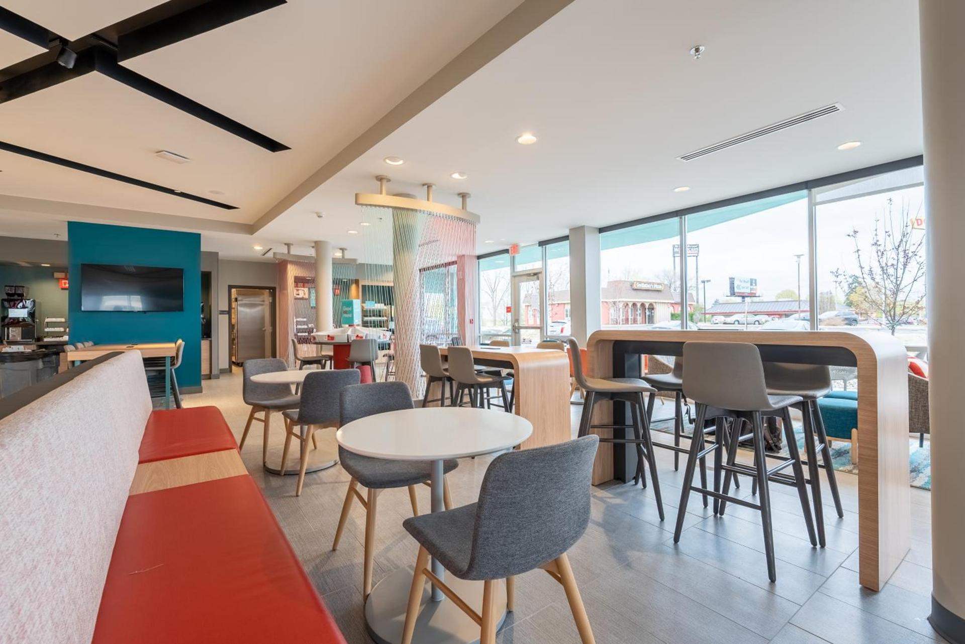 avid hotels - Kalamazoo East by IHG photo 4