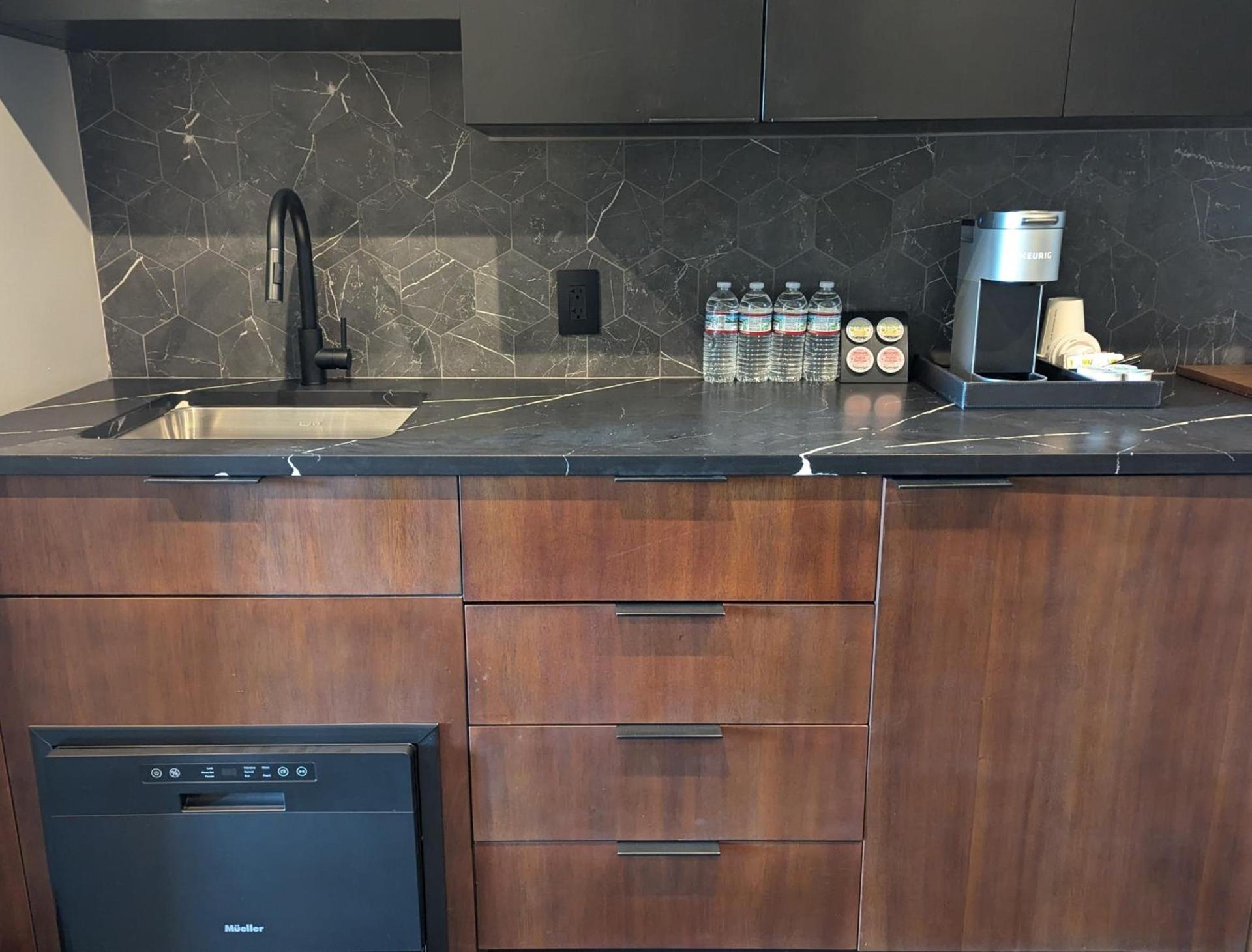 Beacon Suites Hotel photo 20