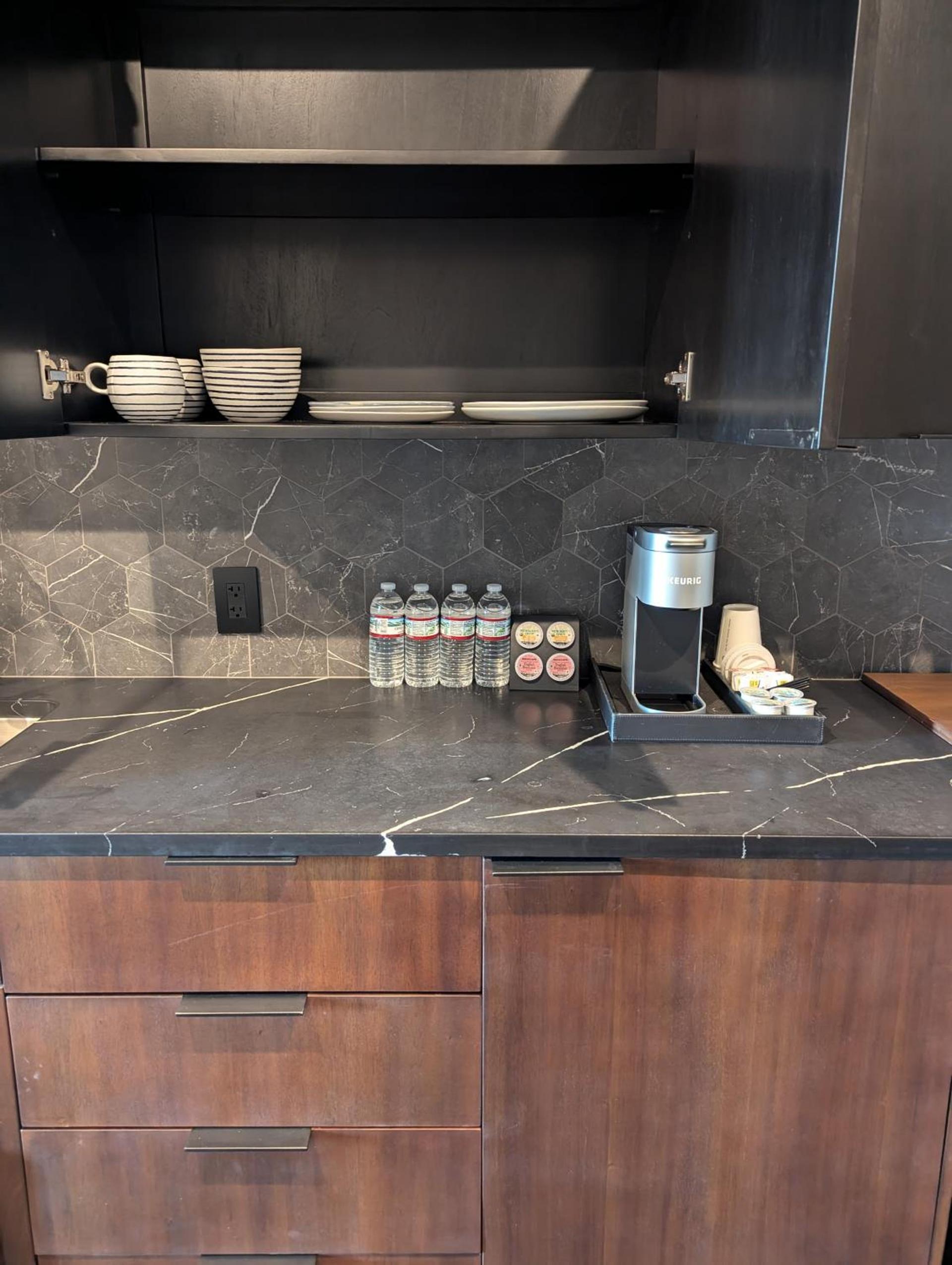 Beacon Suites Hotel photo 10