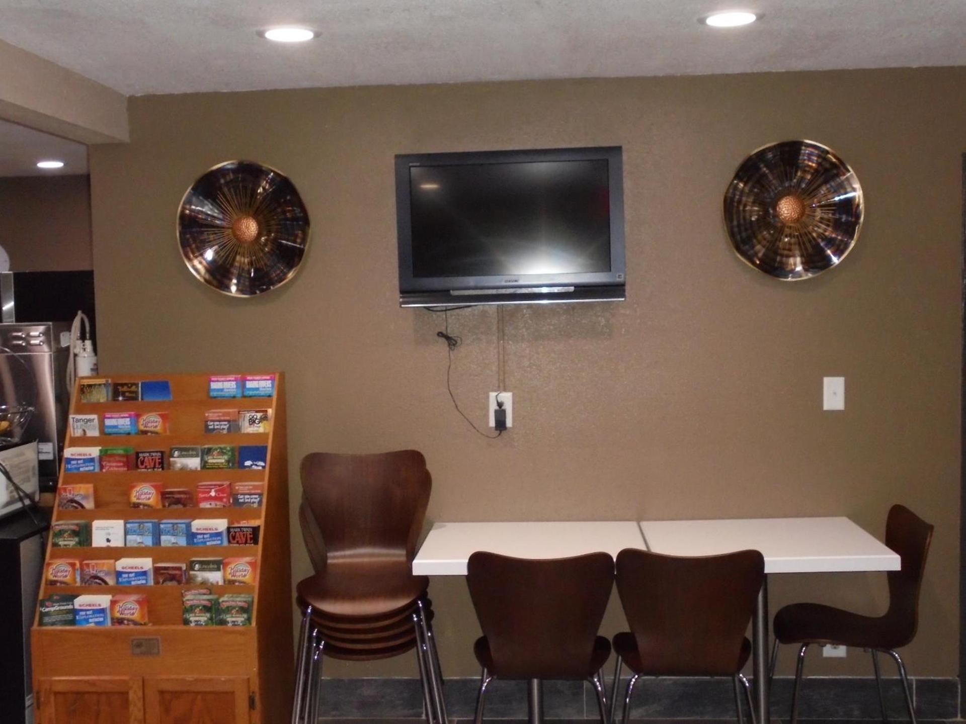 Super 8 by Wyndham Okawville photo 20
