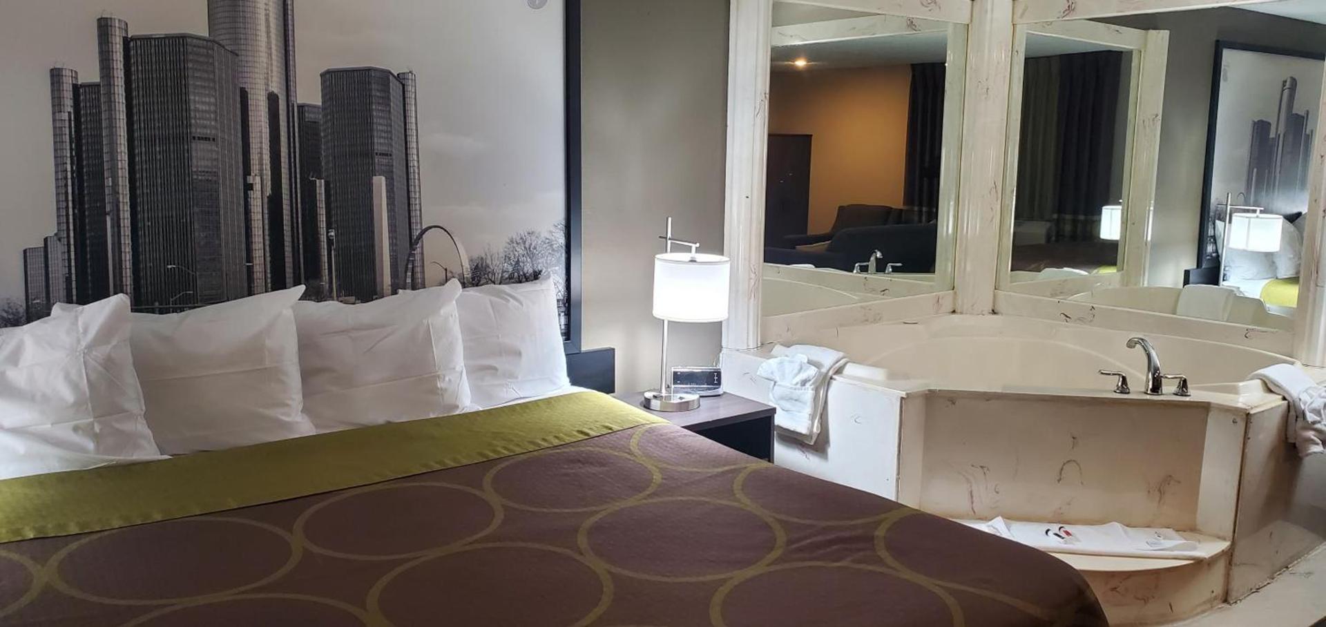 Super 8 by Wyndham Sterling Heights/Detroit Area photo 18
