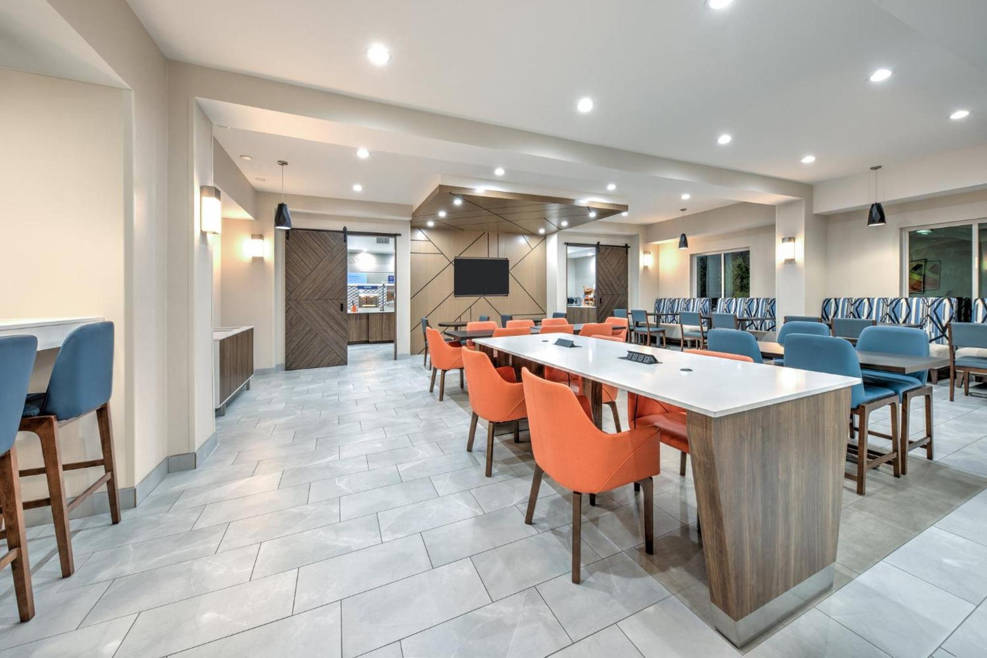 Holiday Inn Express Hotel & Suites Dallas West by IHG photo 69