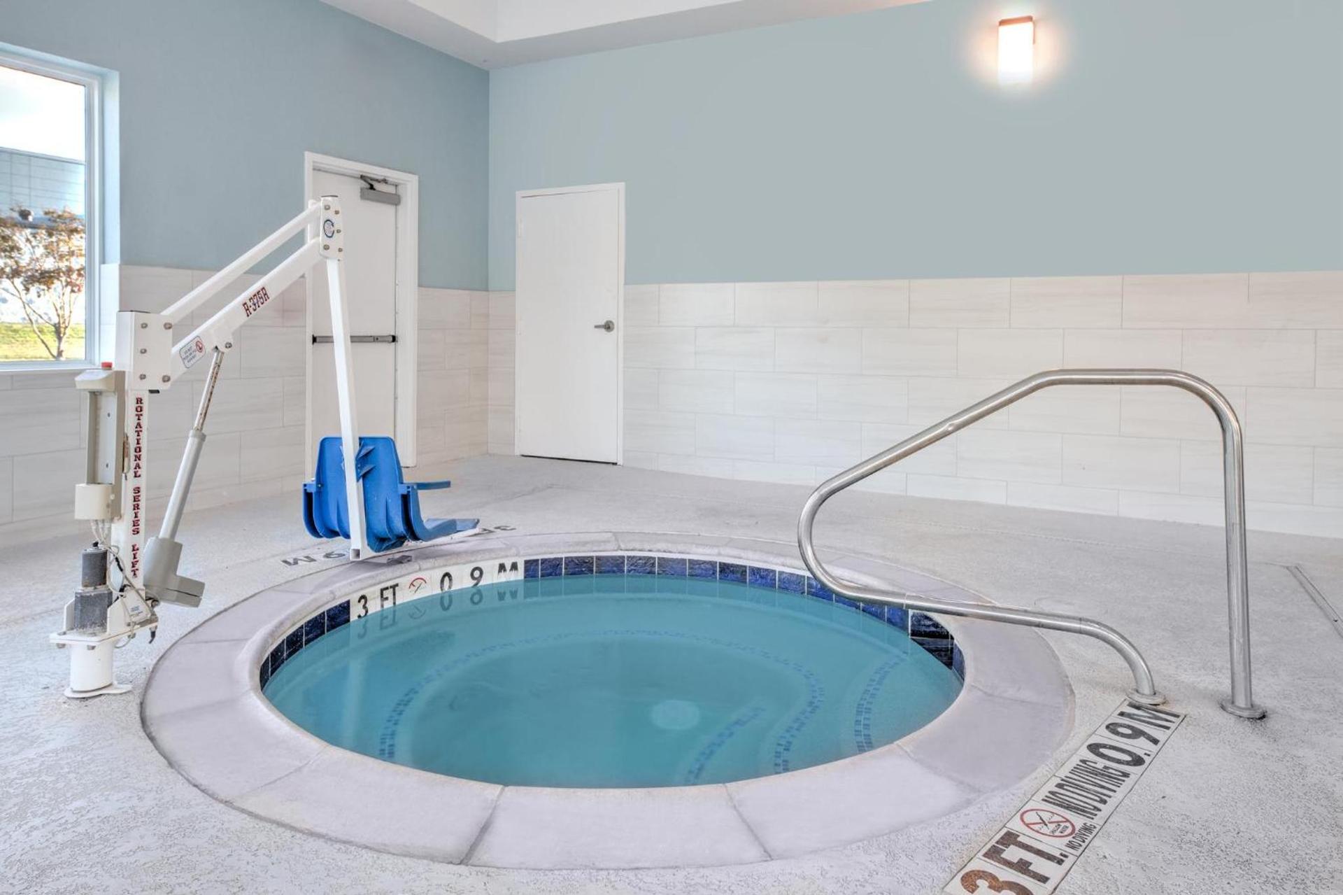 Holiday Inn Express Hotel & Suites Dallas West by IHG photo 76