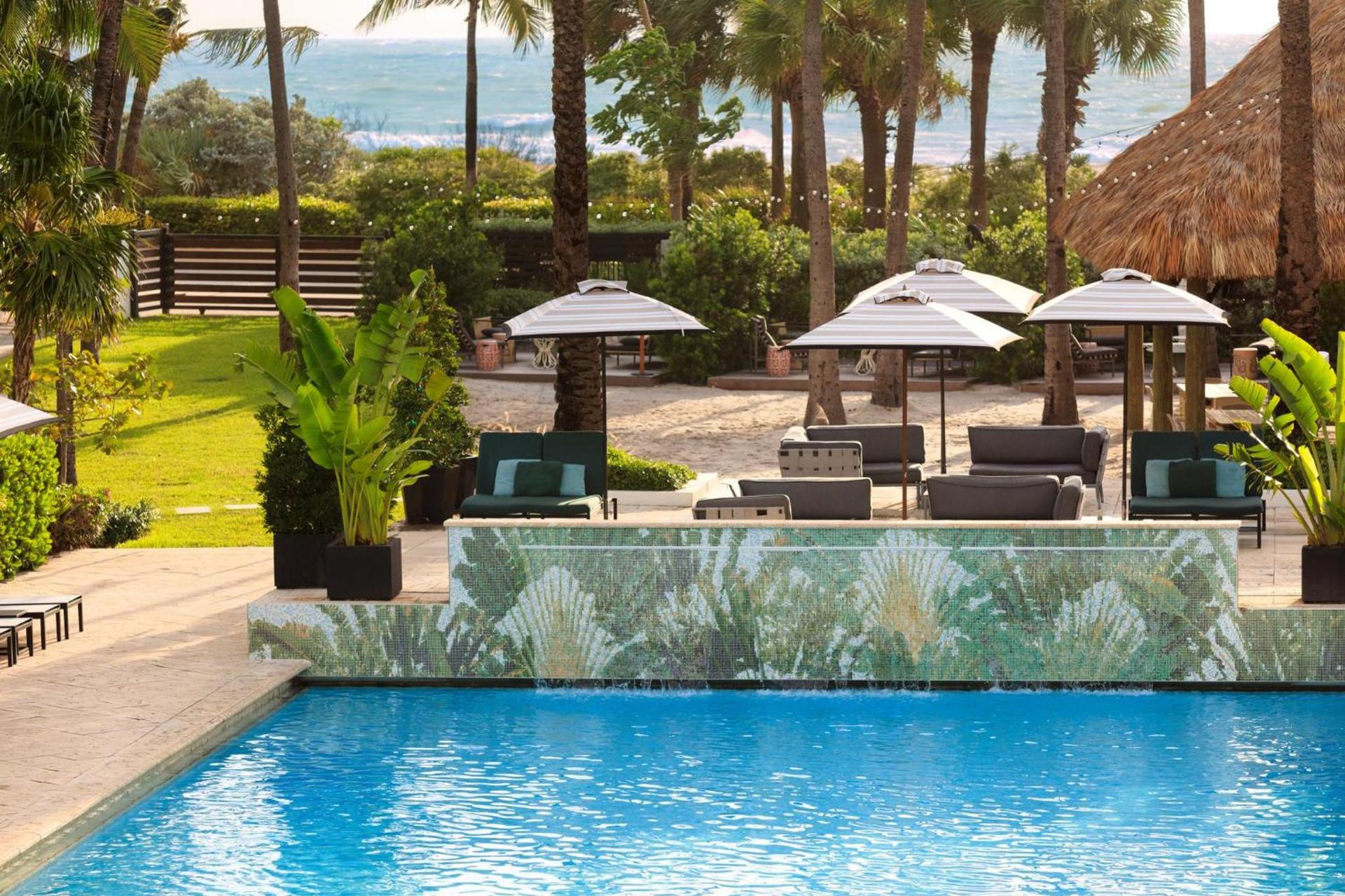 Kimpton Surfcomber Hotel by IHG photo 6