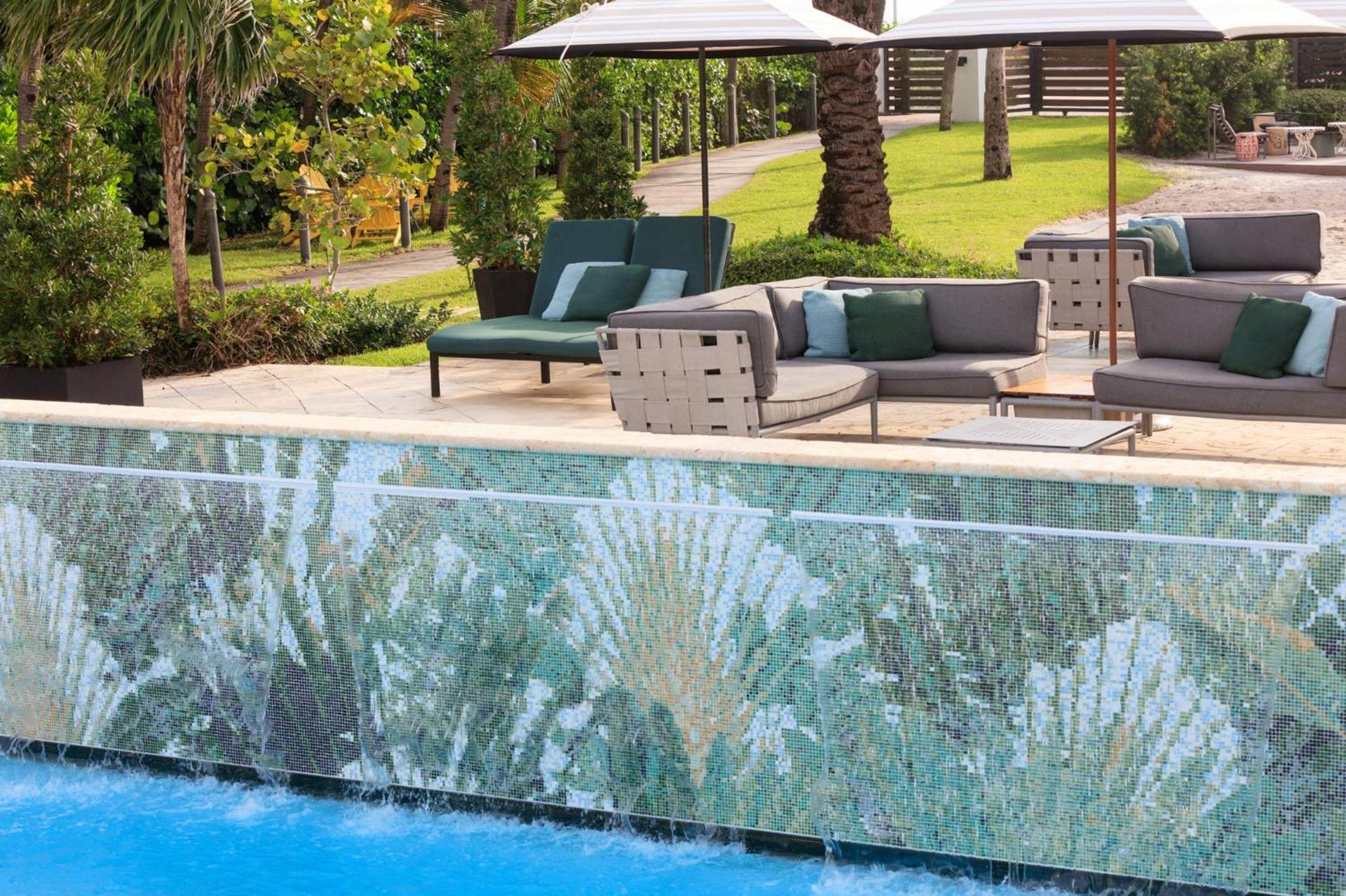 Kimpton Surfcomber Hotel by IHG photo 4