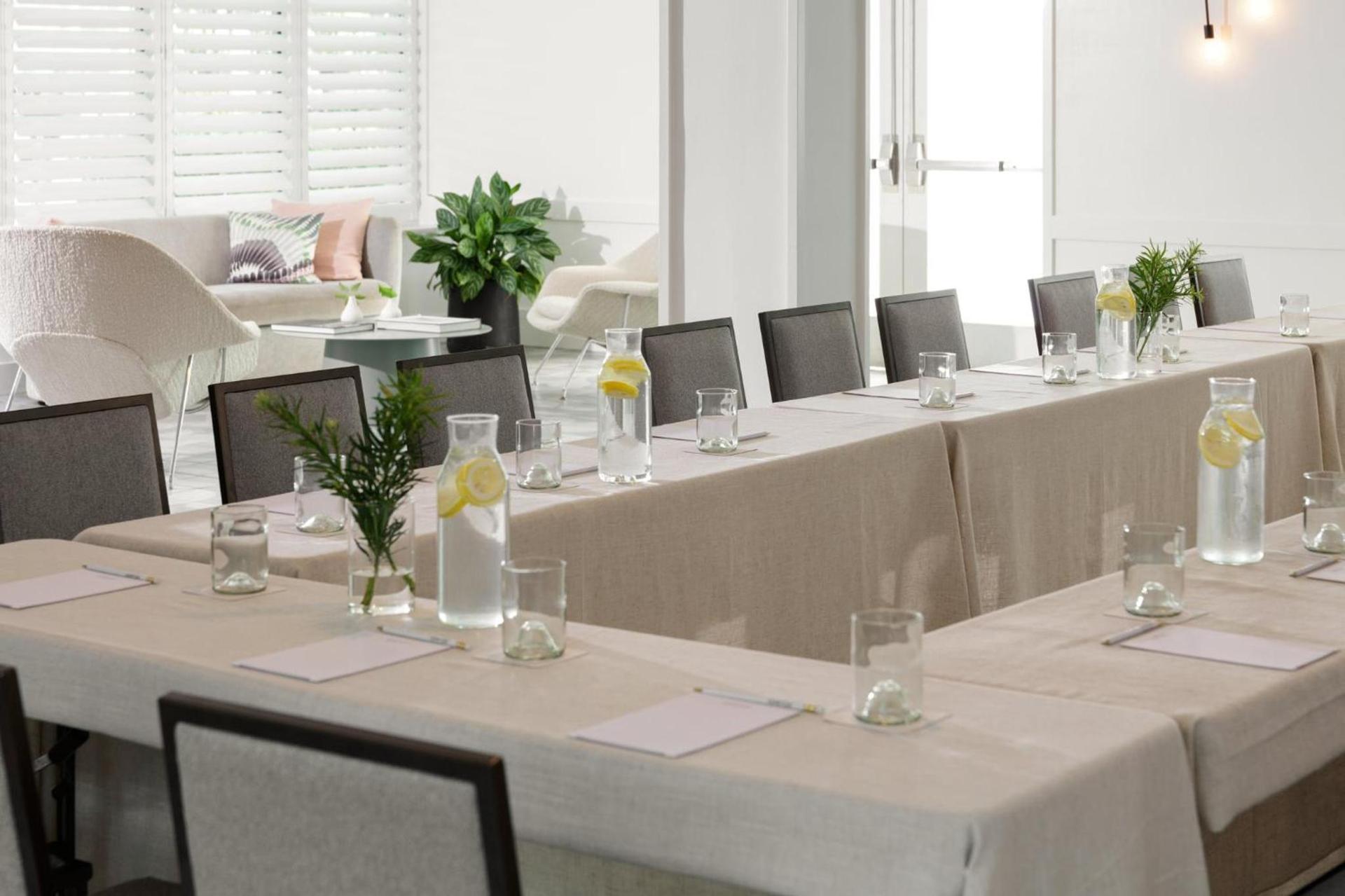 Kimpton Surfcomber Hotel by IHG photo 40