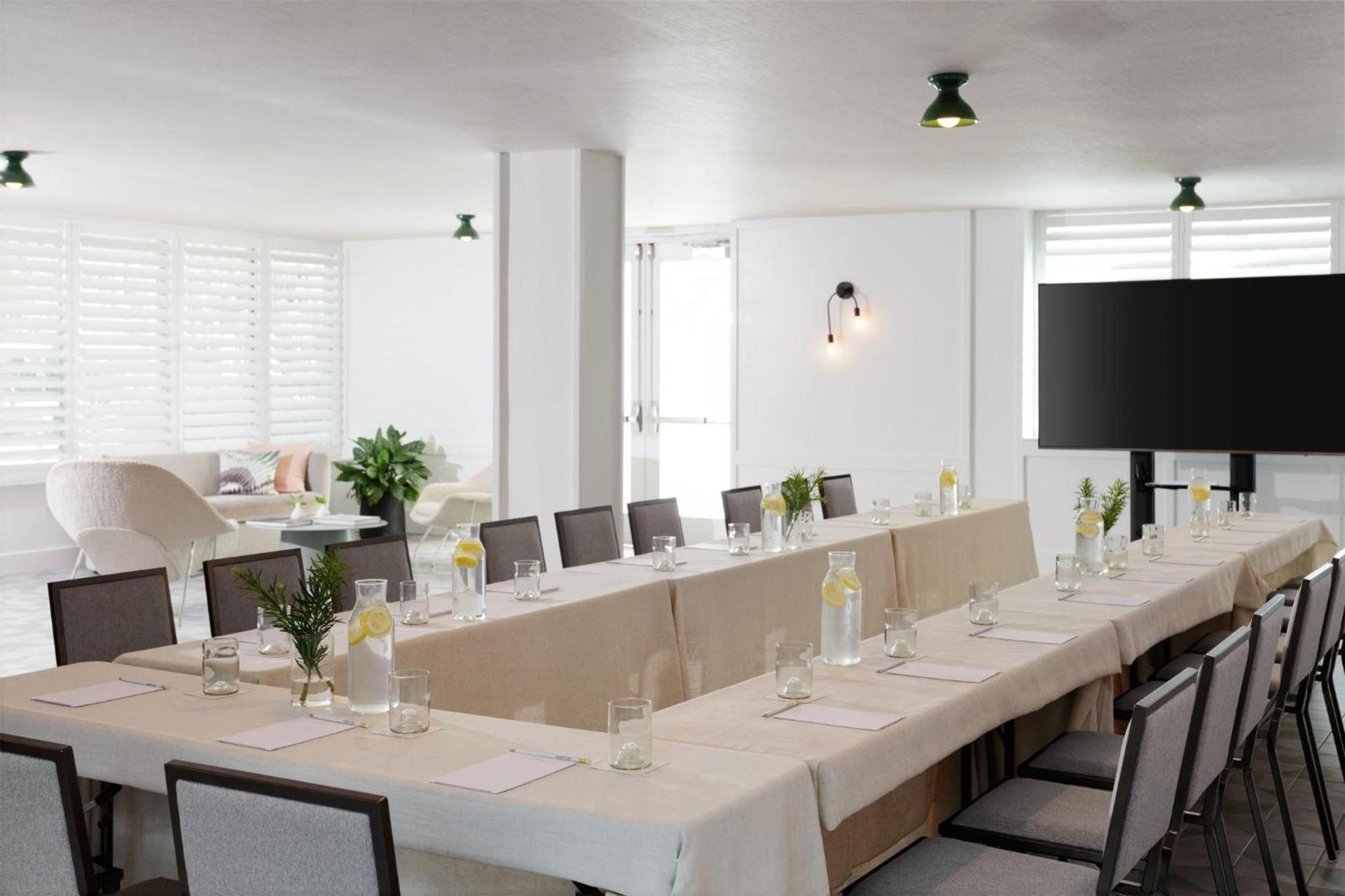 Kimpton Surfcomber Hotel by IHG photo 75