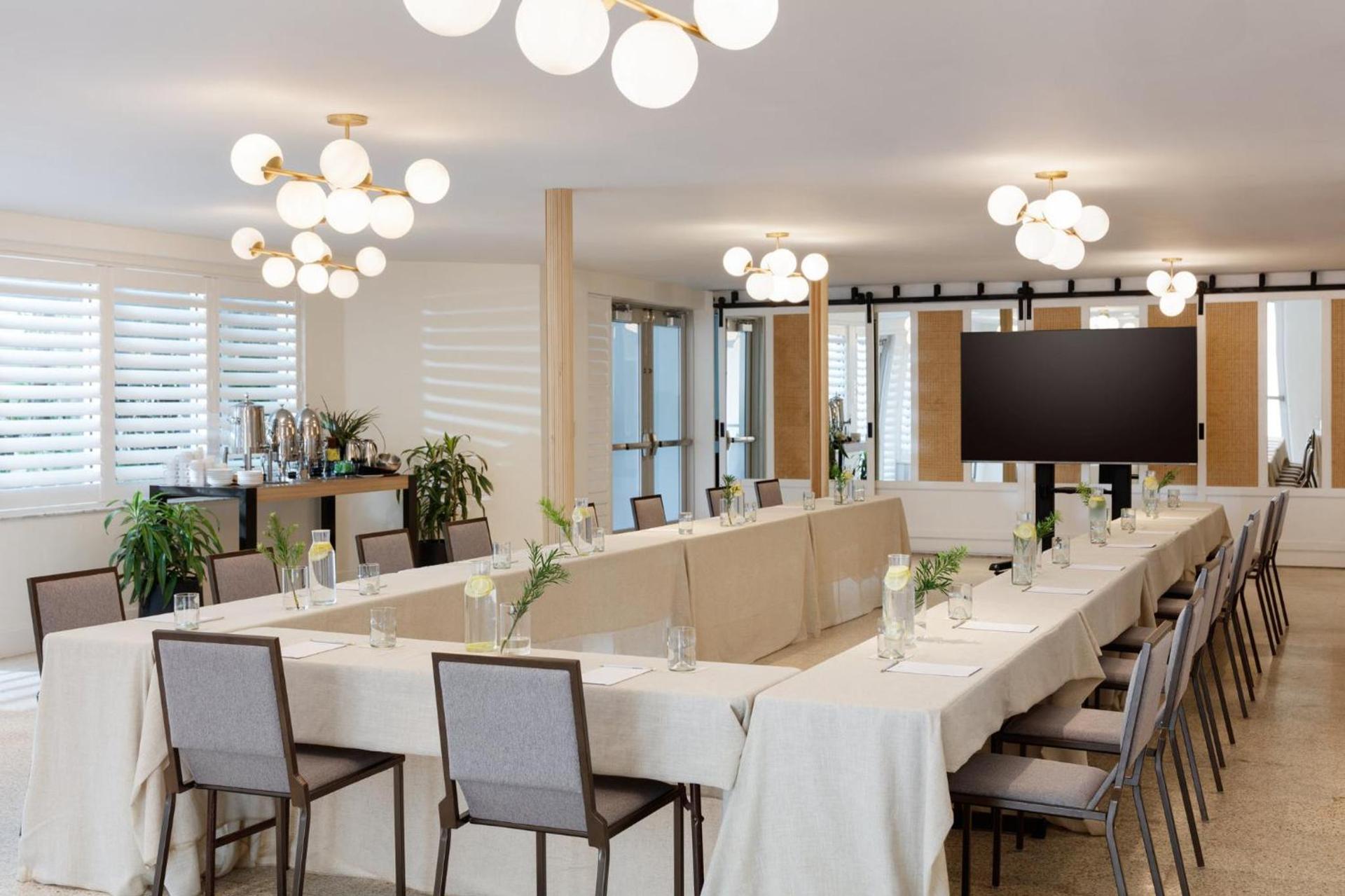 Kimpton Surfcomber Hotel by IHG photo 20