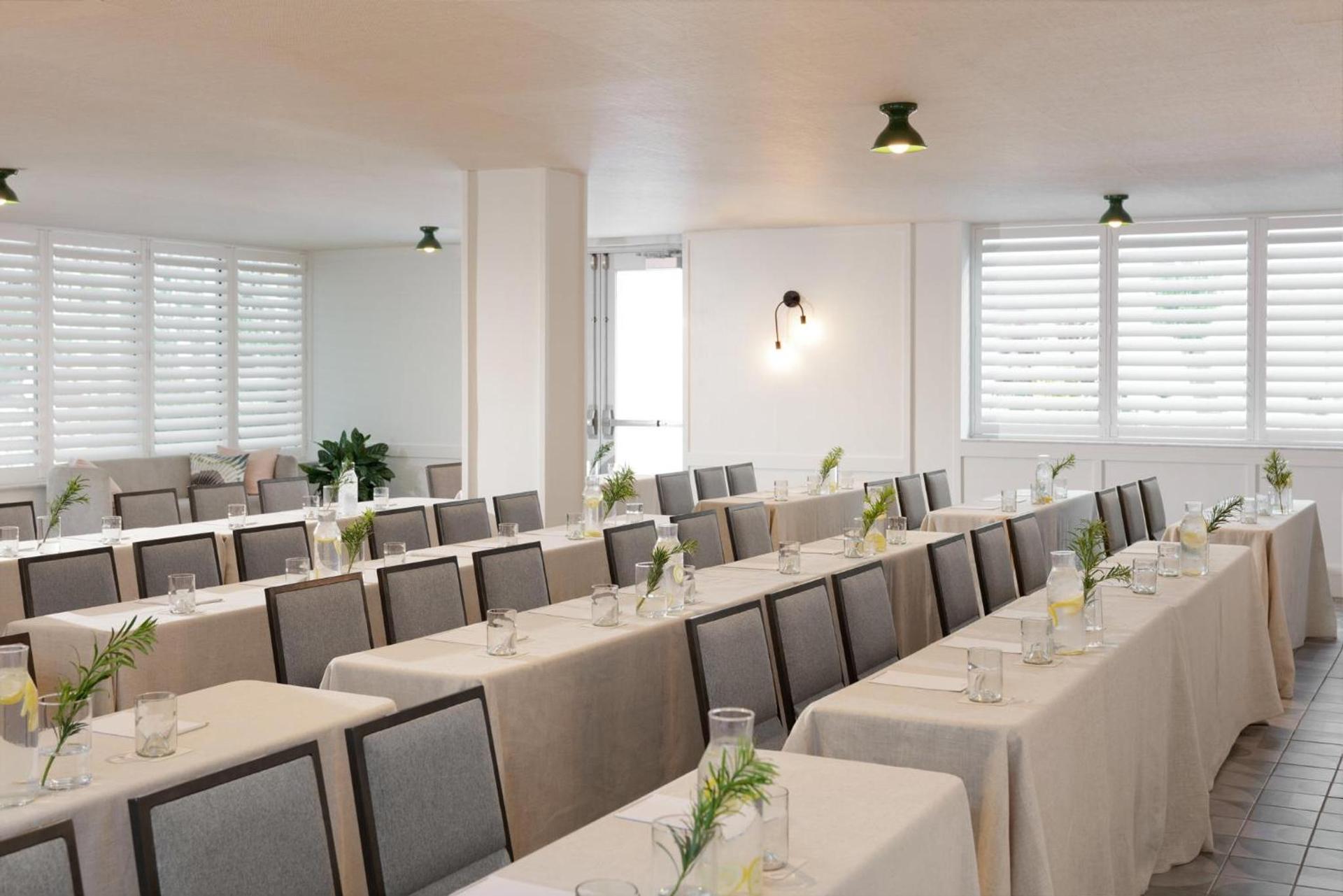 Kimpton Surfcomber Hotel by IHG photo 47