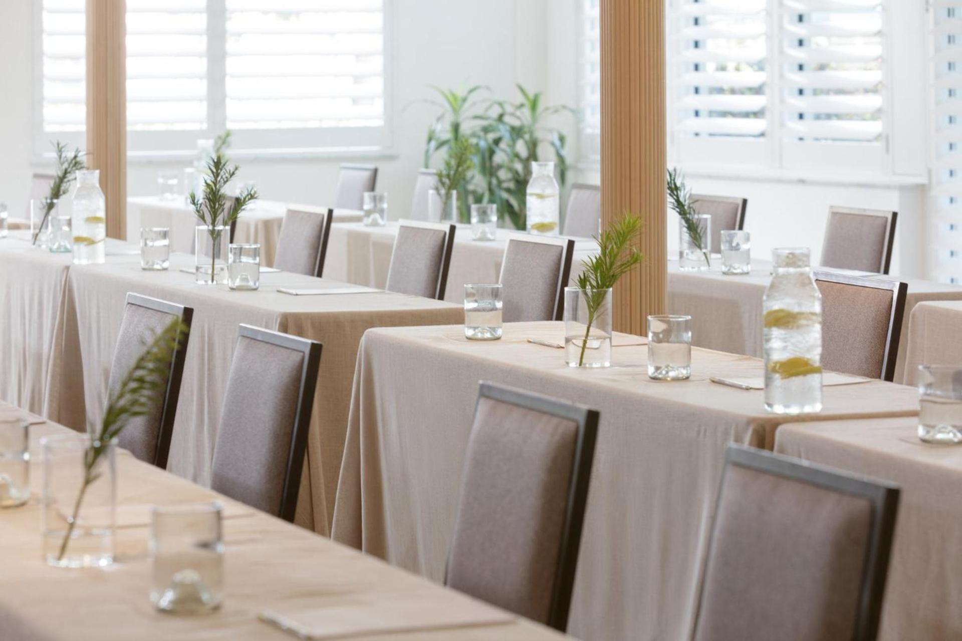 Kimpton Surfcomber Hotel by IHG photo 36