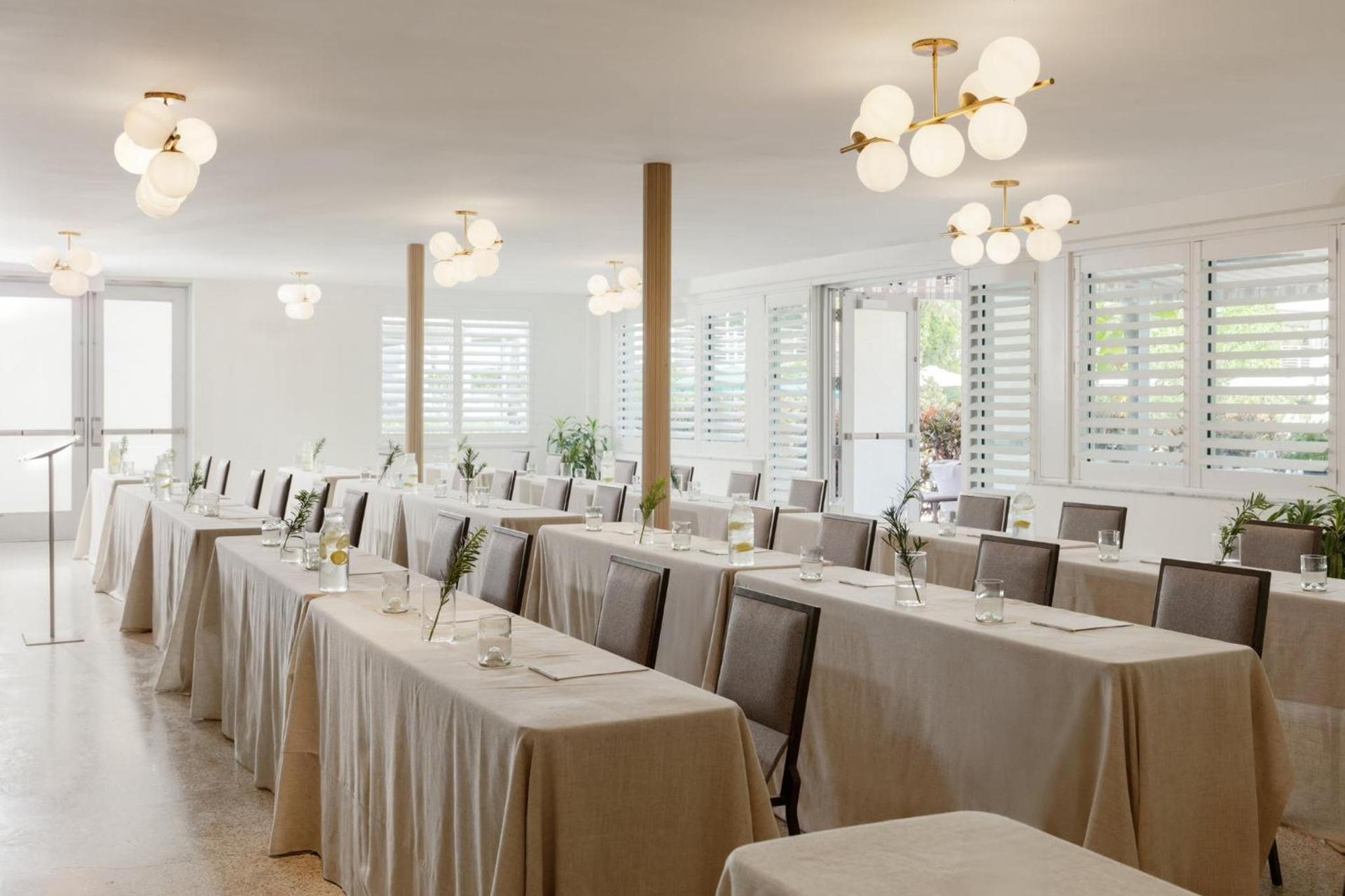 Kimpton Surfcomber Hotel by IHG photo 39