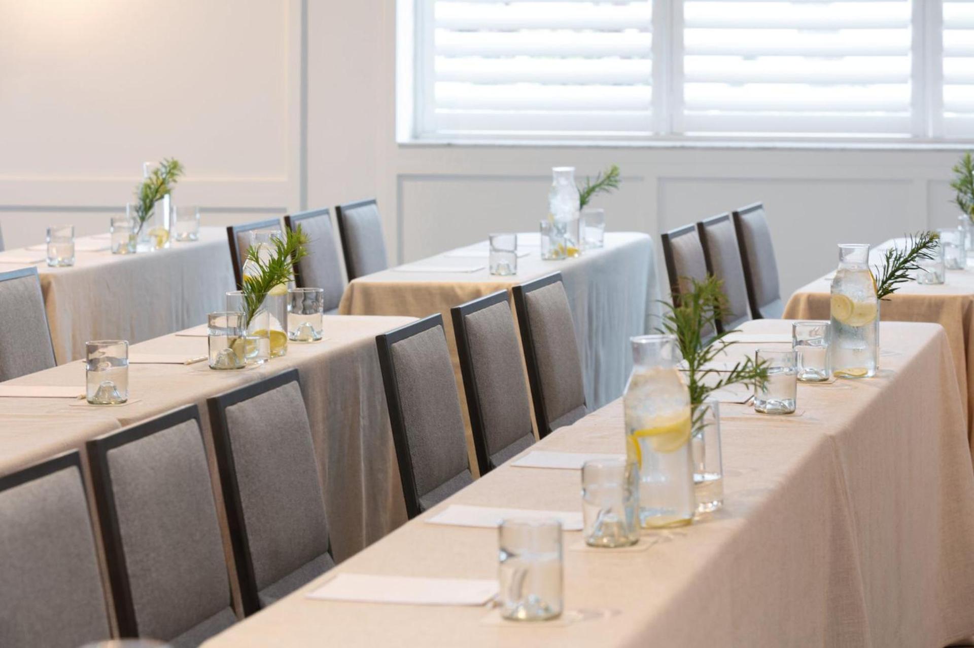 Kimpton Surfcomber Hotel by IHG photo 59