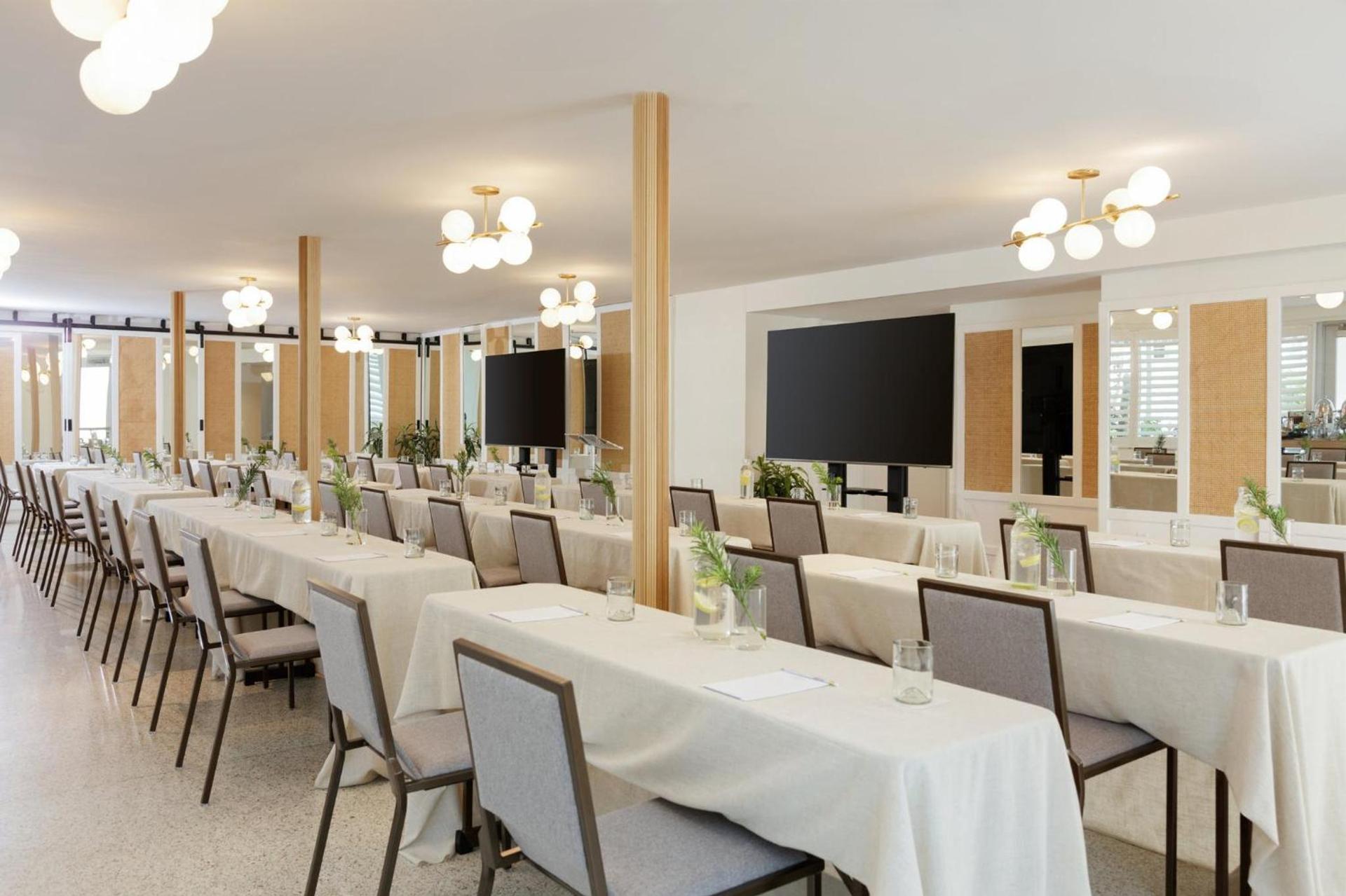 Kimpton Surfcomber Hotel by IHG photo 65