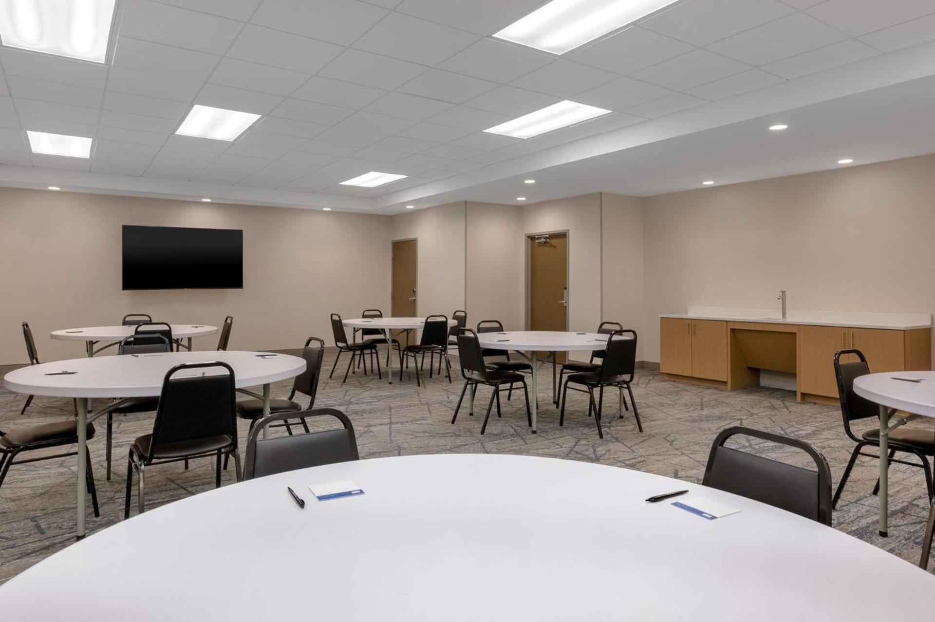 Holiday Inn Express & Suites Alton St Louis Area by IHG photo 53