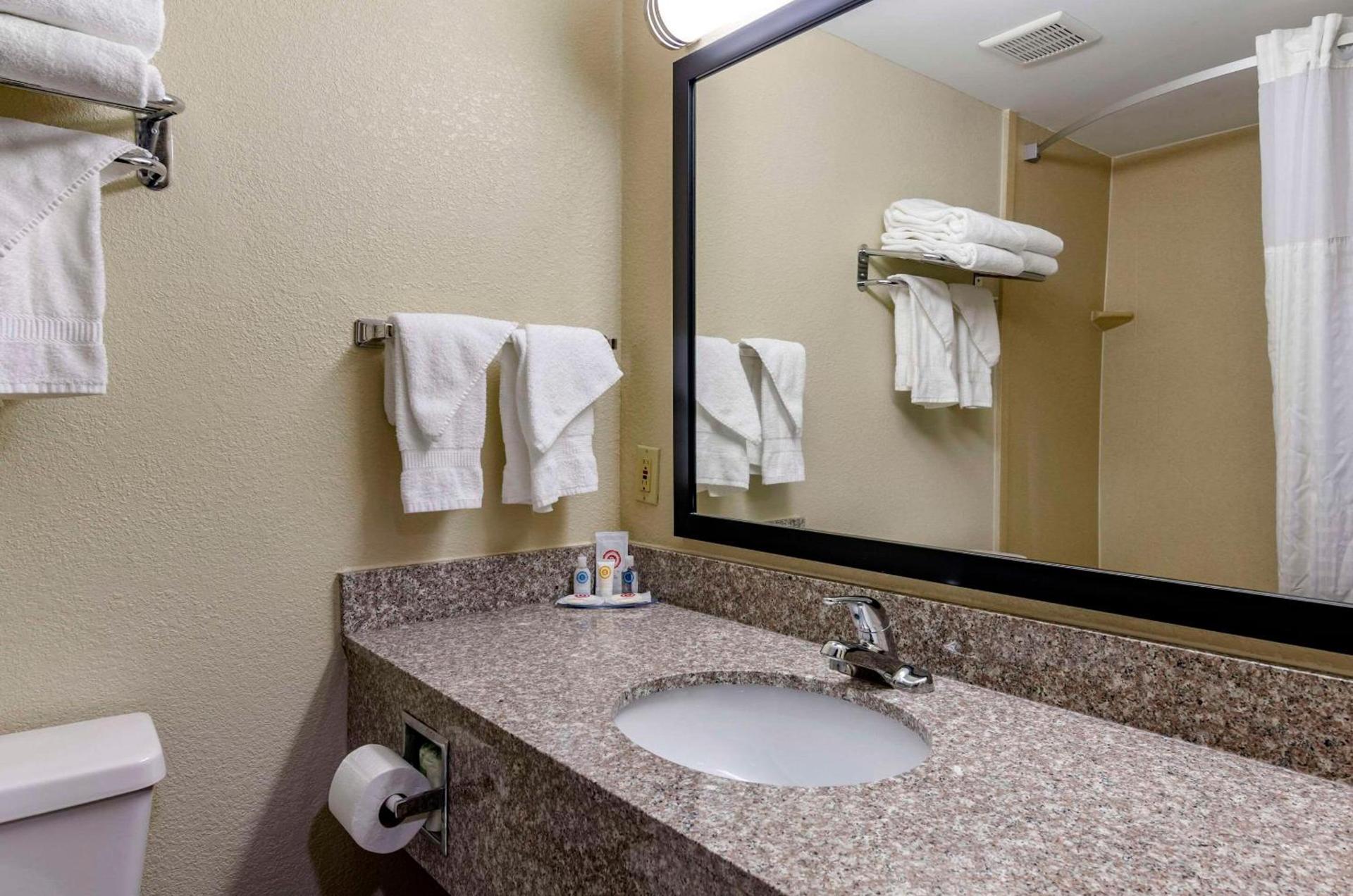 Comfort Inn & Suites Raphine - Lexington near I-81 and I-64 photo 24