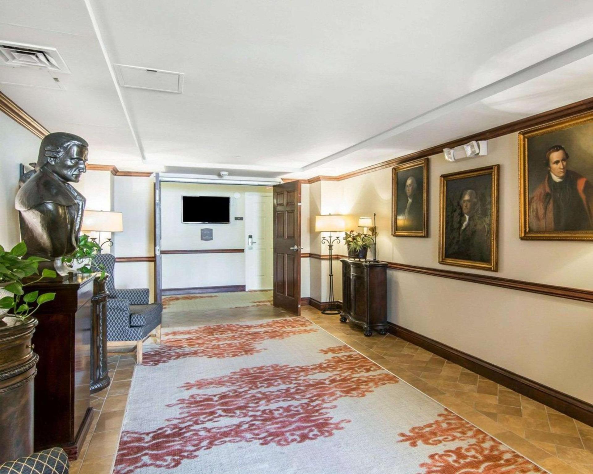 Bluegreen Vacations Patrick Henry Square, an Ascend Collection Resort photo 4