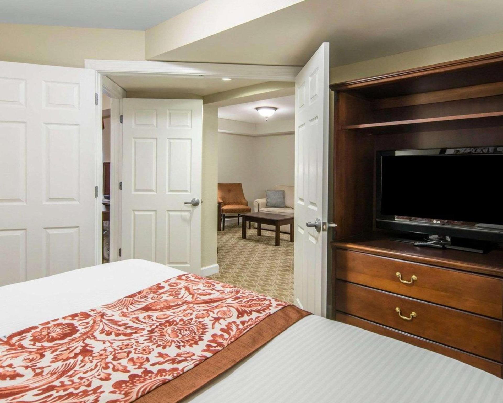 Bluegreen Vacations Patrick Henry Square, an Ascend Collection Resort photo 12