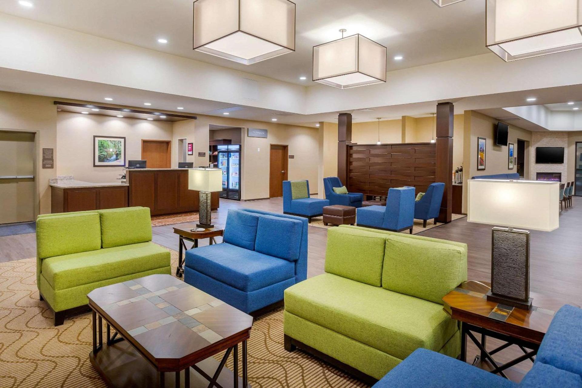 Comfort Suites Burlington near I-5 photo 6