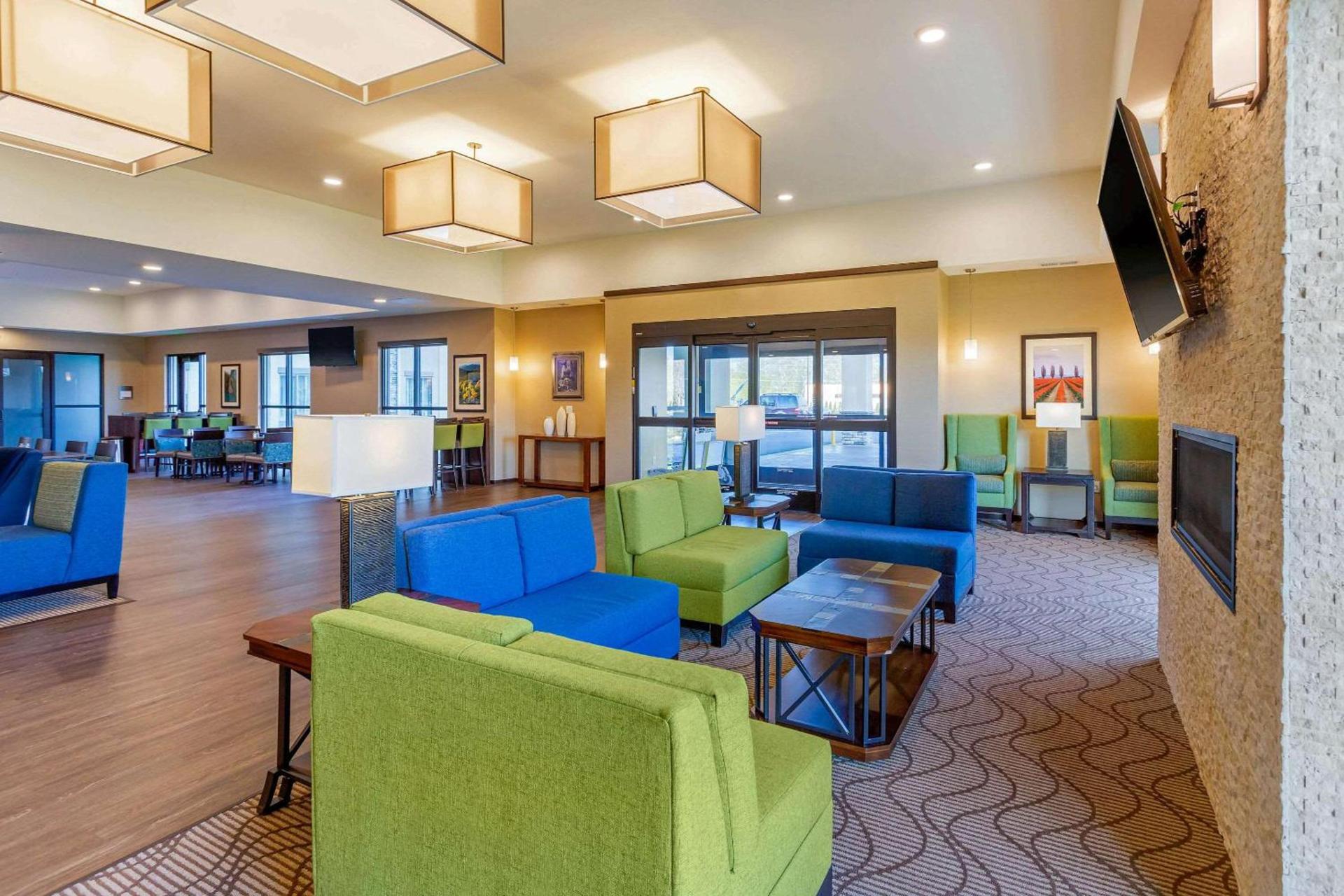 Comfort Suites Burlington near I-5 photo 7