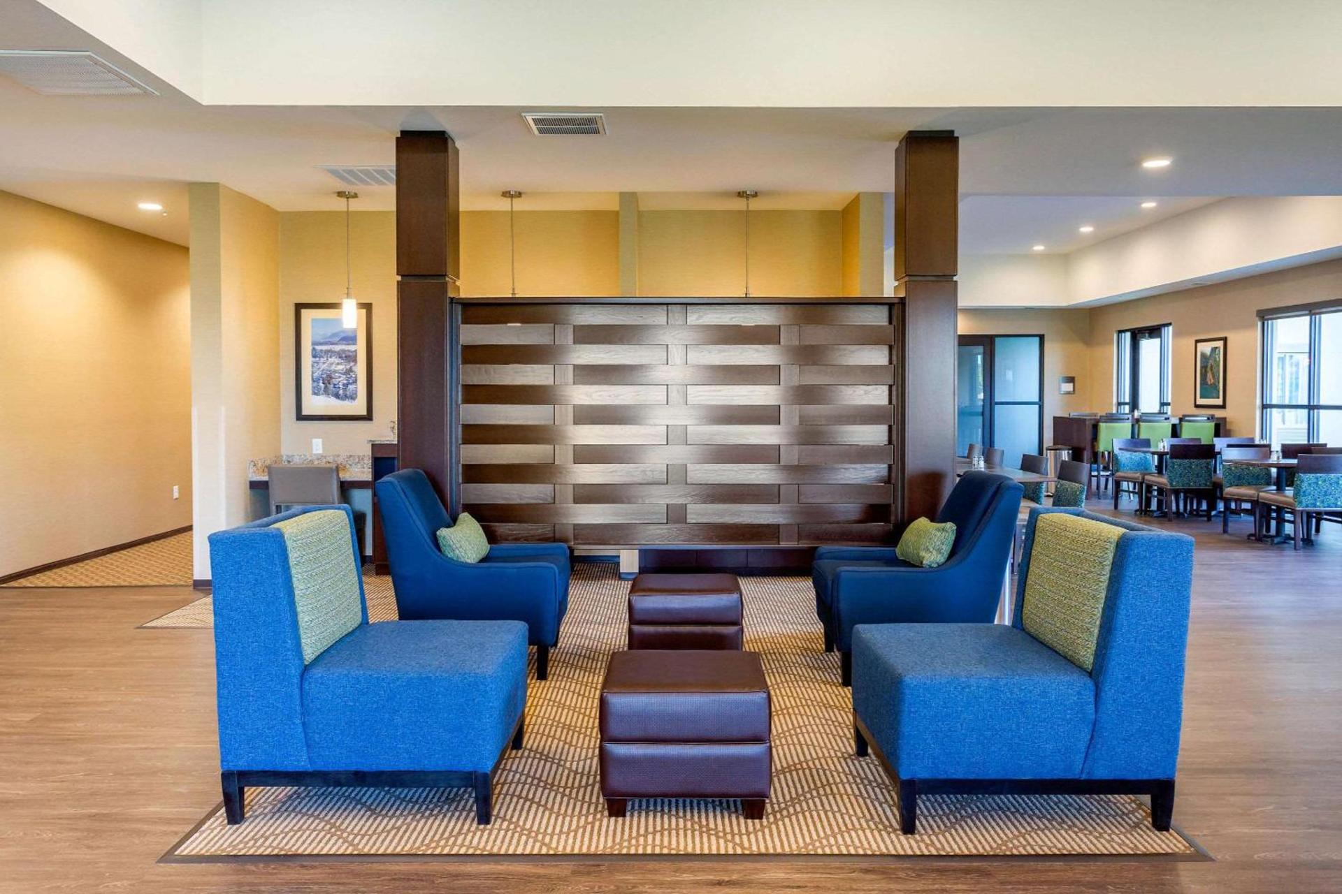 Comfort Suites Burlington near I-5 photo 8