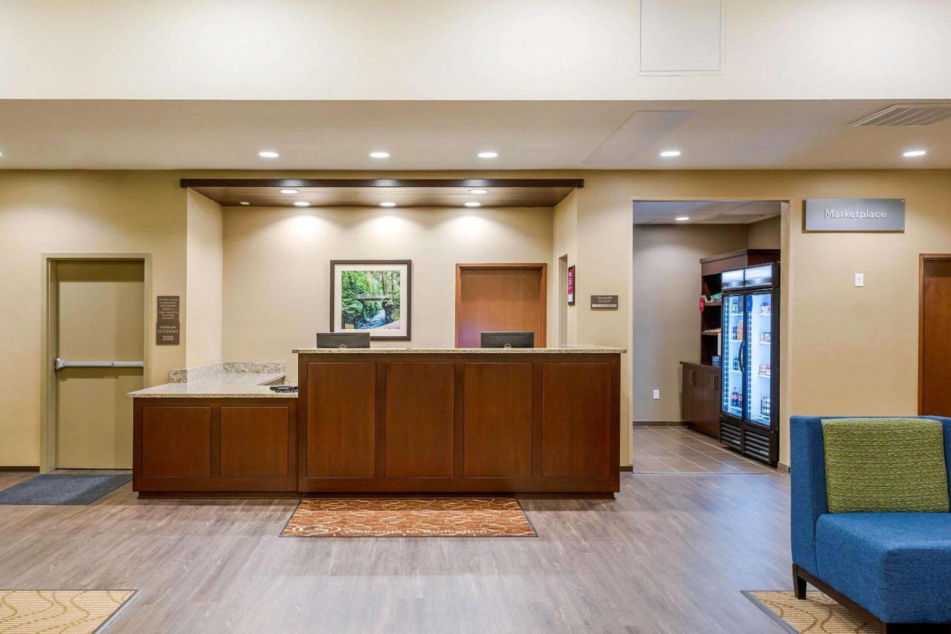 Comfort Suites Burlington near I-5 photo 9