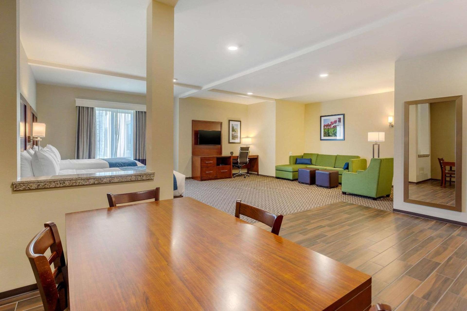 Comfort Suites Burlington near I-5 photo 11