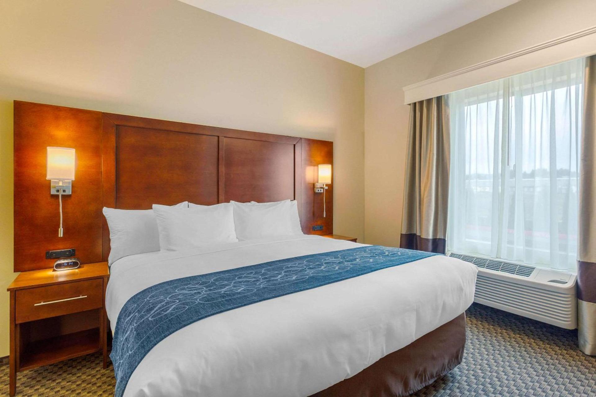 Comfort Suites Burlington near I-5 photo 13