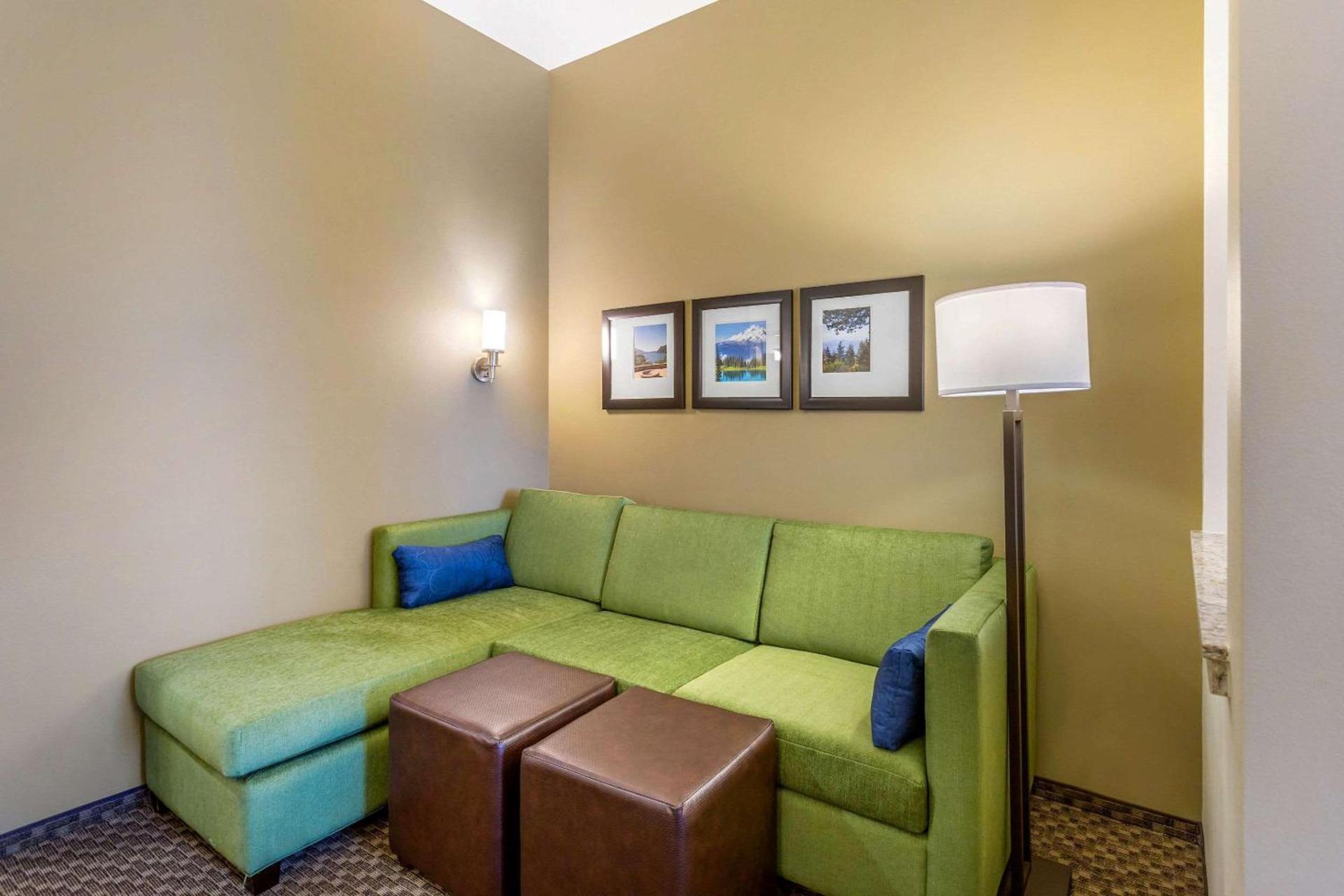 Comfort Suites Burlington near I-5 photo 15