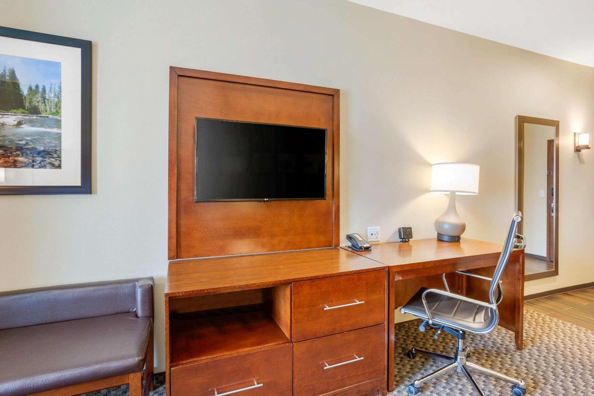 Comfort Suites Burlington near I-5 photo 18