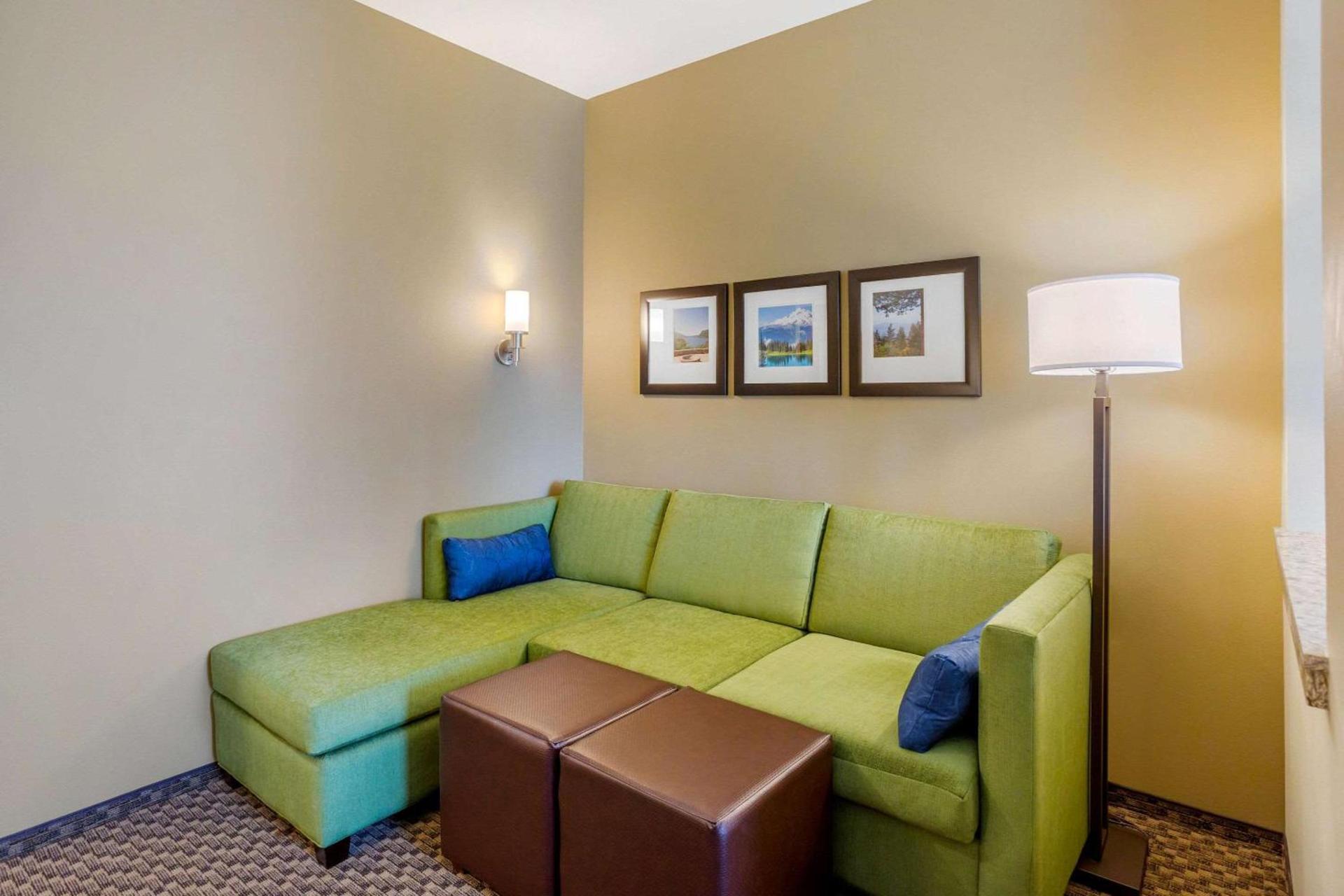 Comfort Suites Burlington near I-5 photo 19