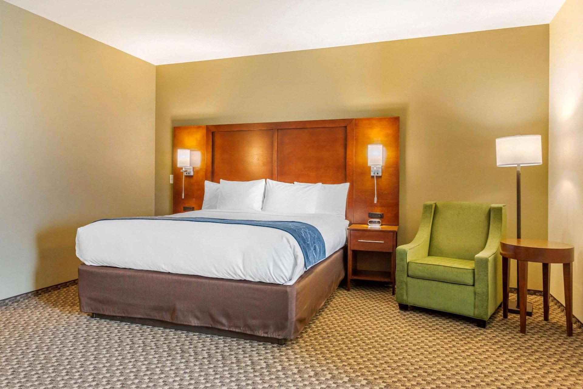 Comfort Suites Burlington near I-5 photo 20