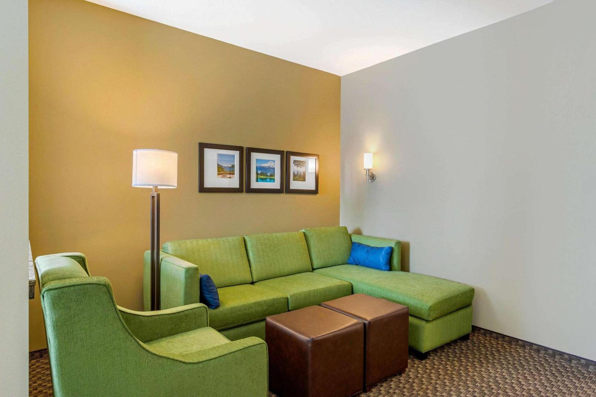 Comfort Suites Burlington near I-5 photo 30