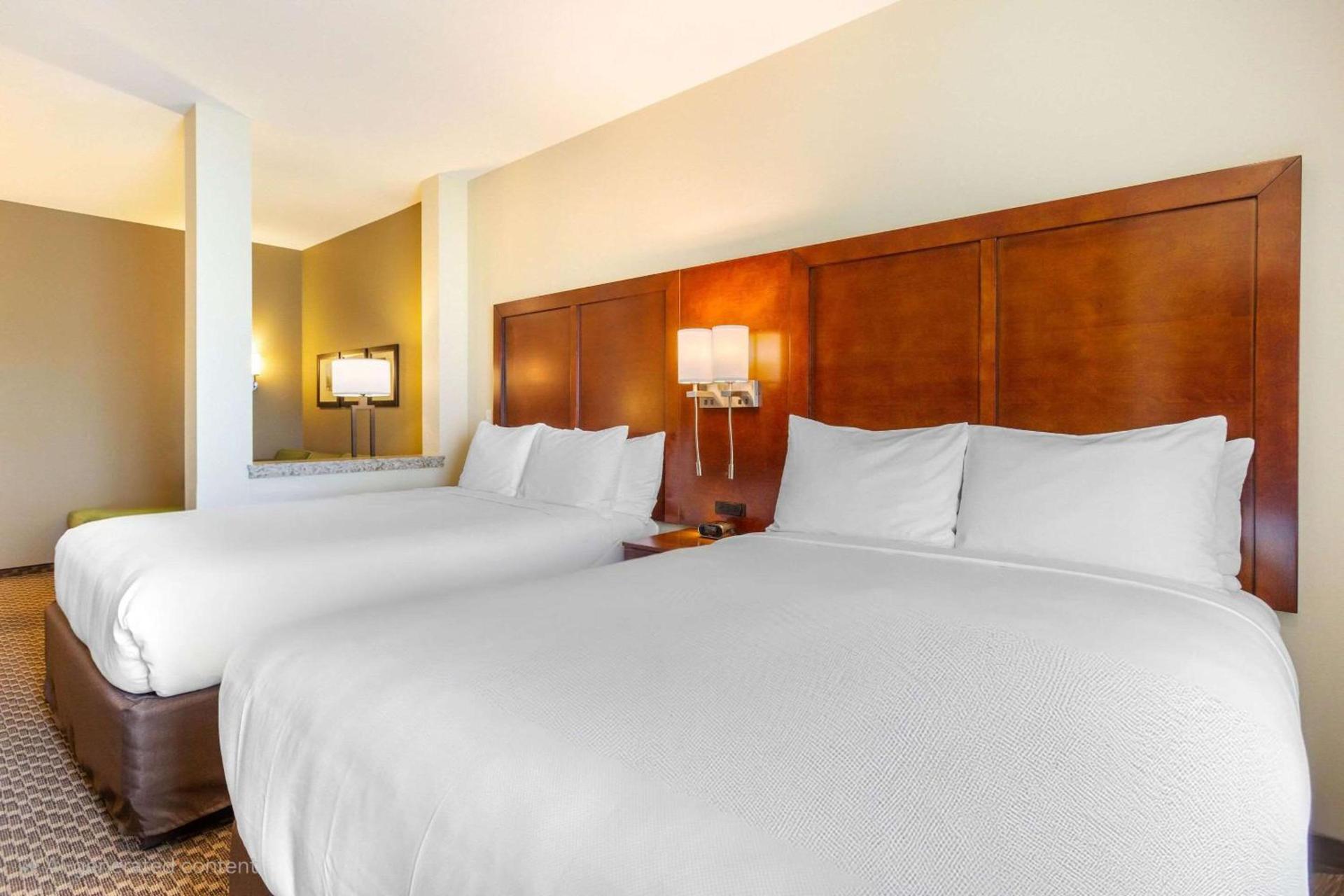 Comfort Suites Burlington near I-5 photo 40