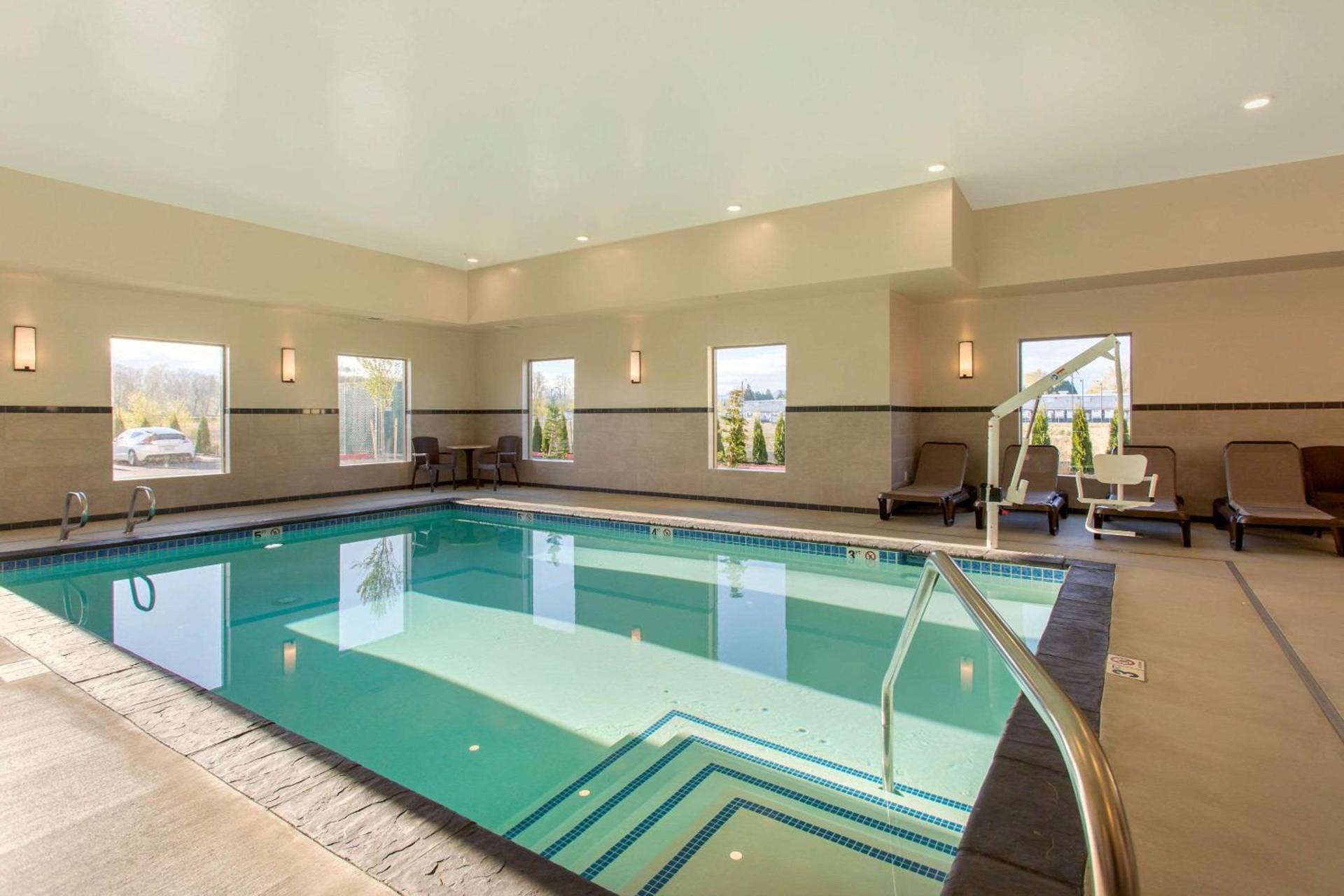 Comfort Suites Burlington near I-5 photo 43
