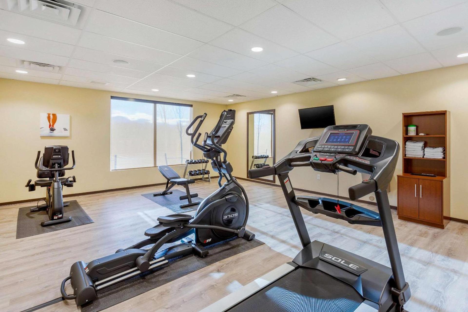Comfort Suites Burlington near I-5 photo 44