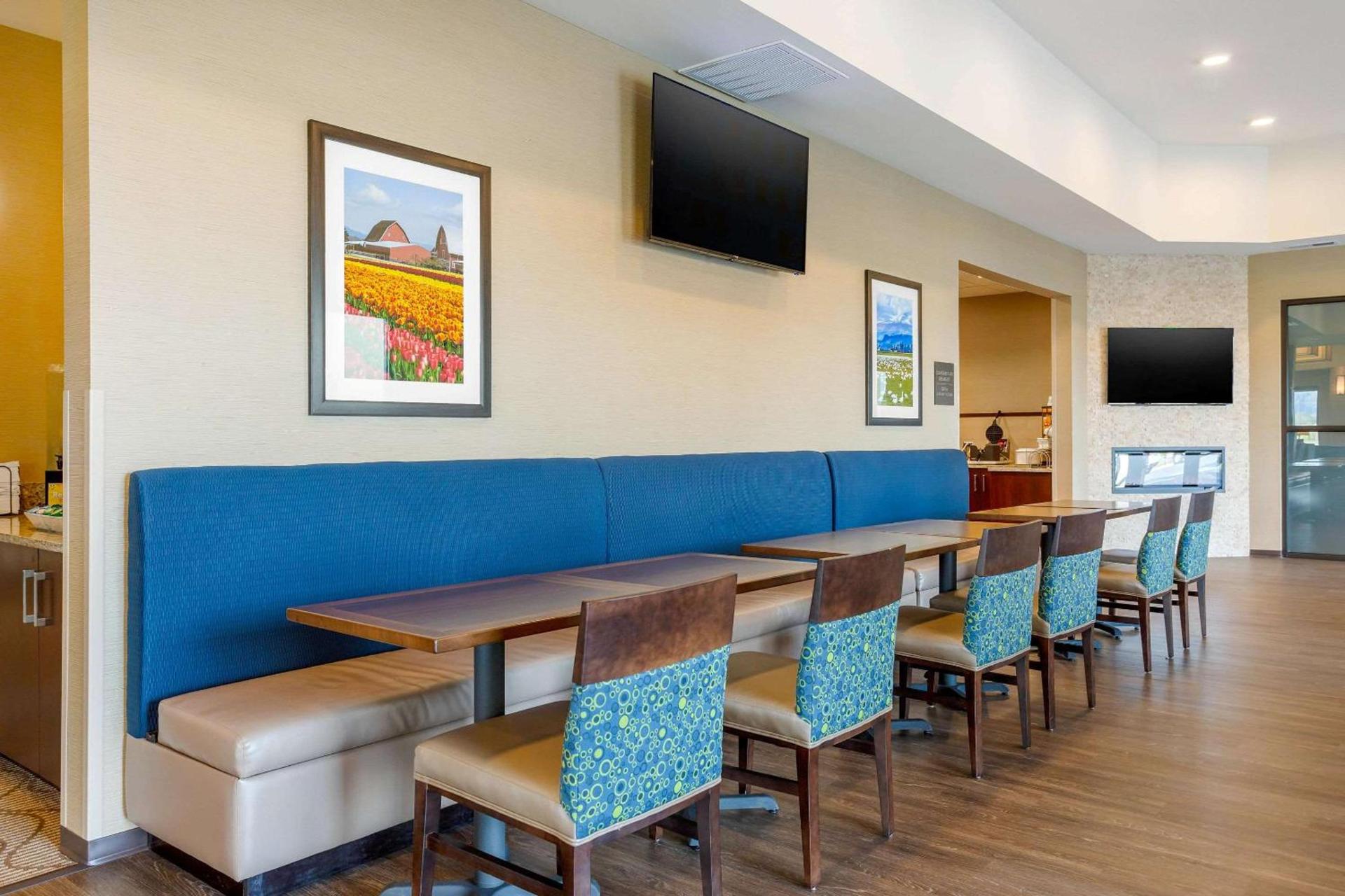 Comfort Suites Burlington near I-5 photo 48