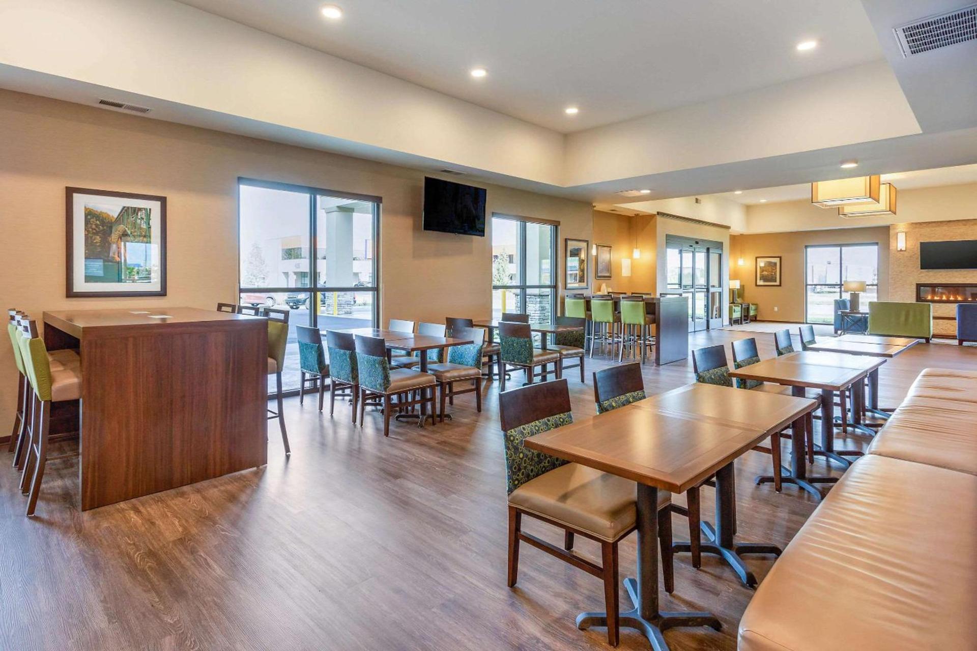 Comfort Suites Burlington near I-5 photo 49