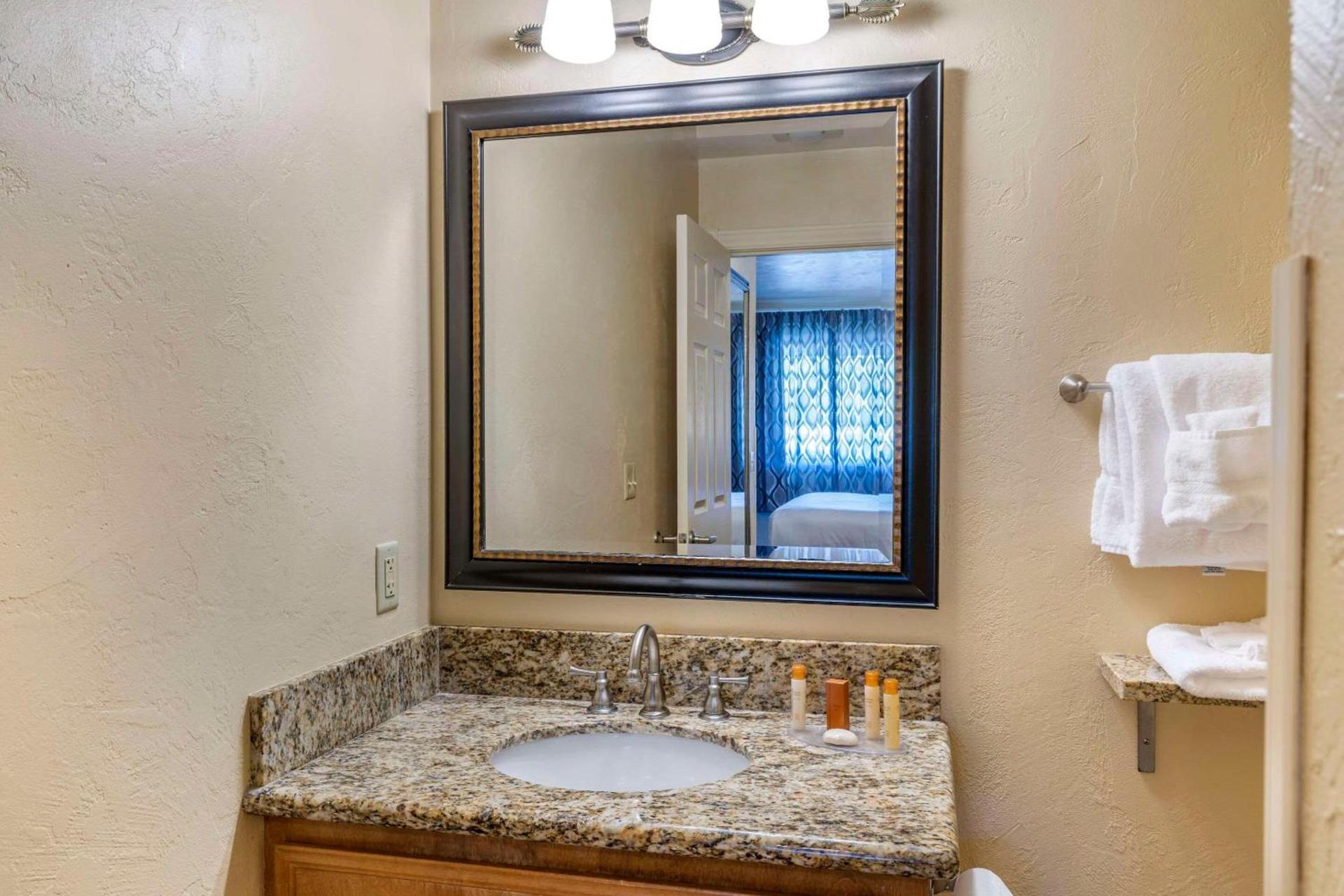 Lincoln Sands Oceanfront Resort, an Ascend Collection Hotel photo 37