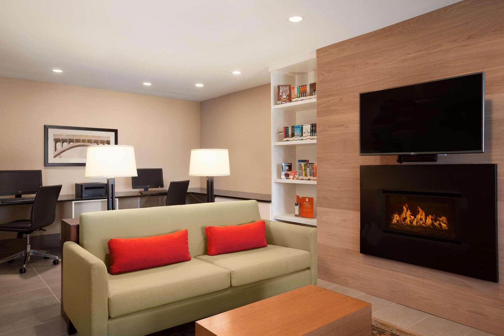 Country Inn & Suites by Radisson, Bozeman, MT photo 33