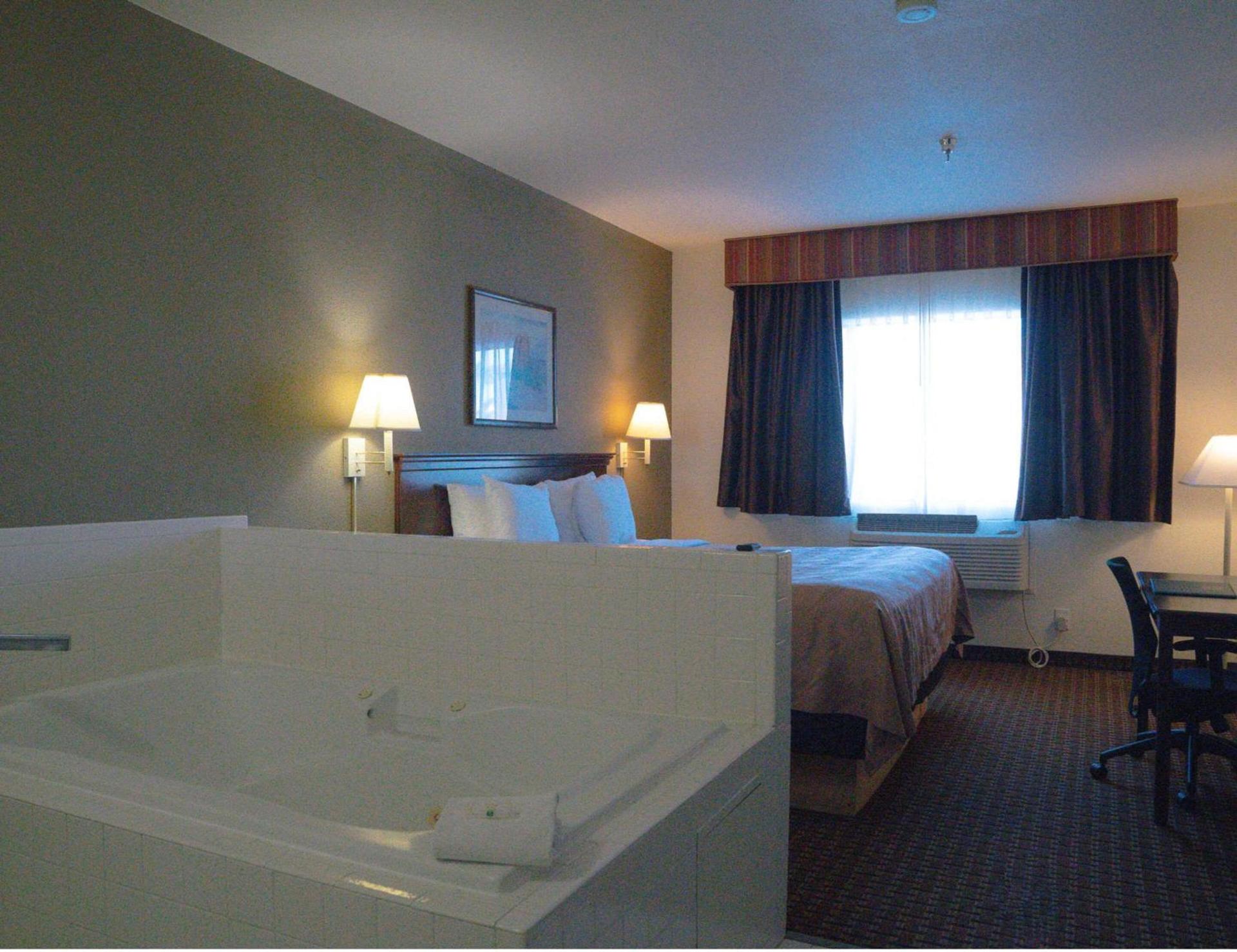 Quality Inn & Suites Yuma photo 32