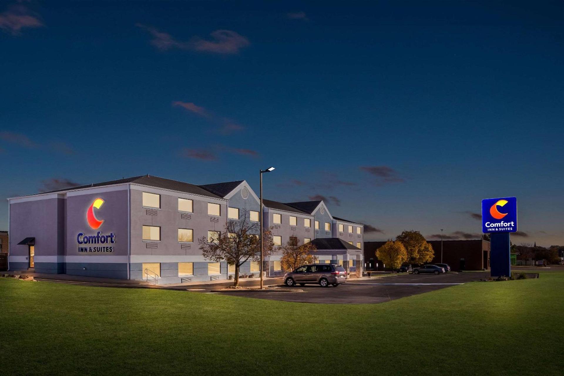 Comfort Inn & Suites Mason City - Clear Lake photo 3