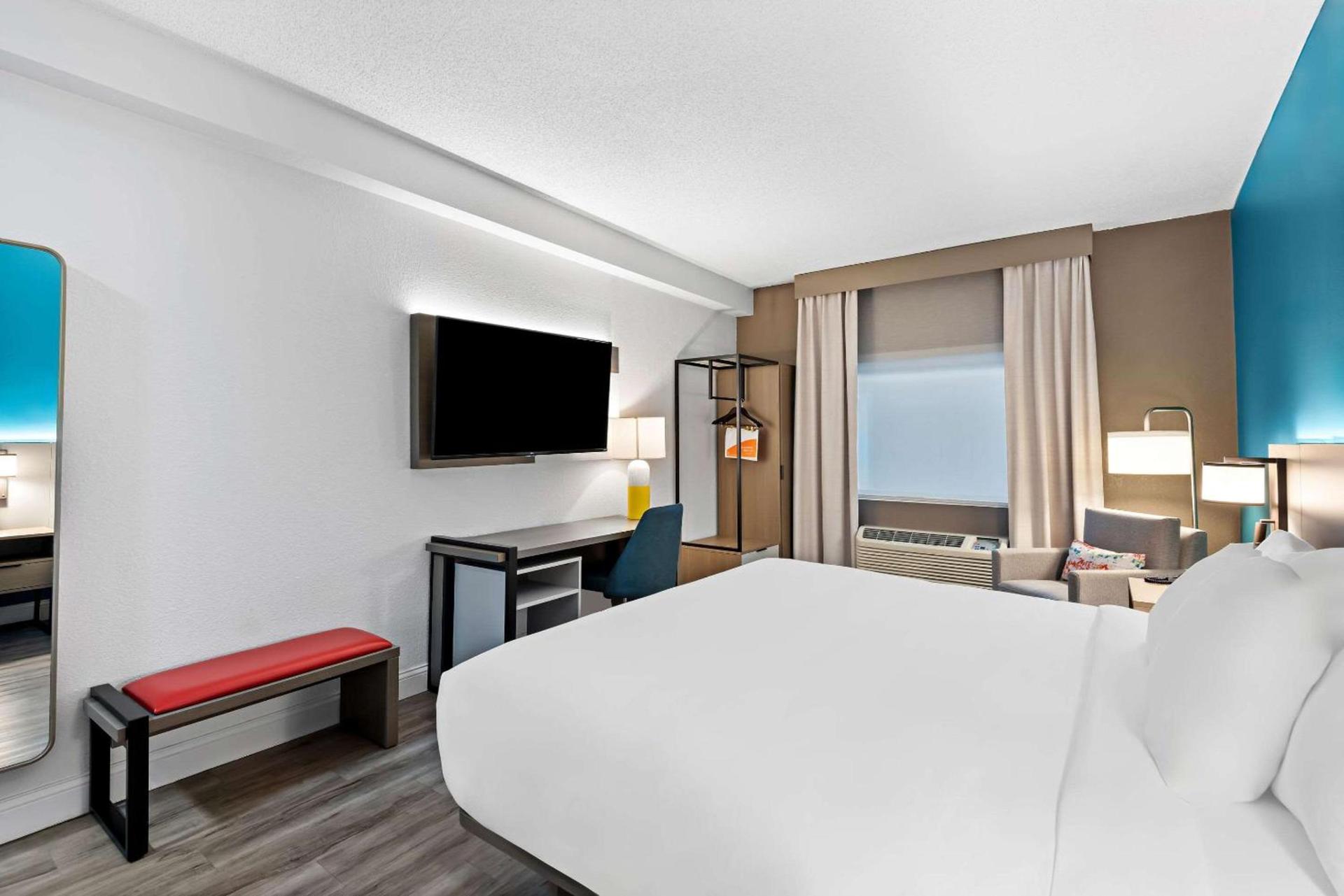 Comfort Inn & Suites Mason City - Clear Lake photo 12