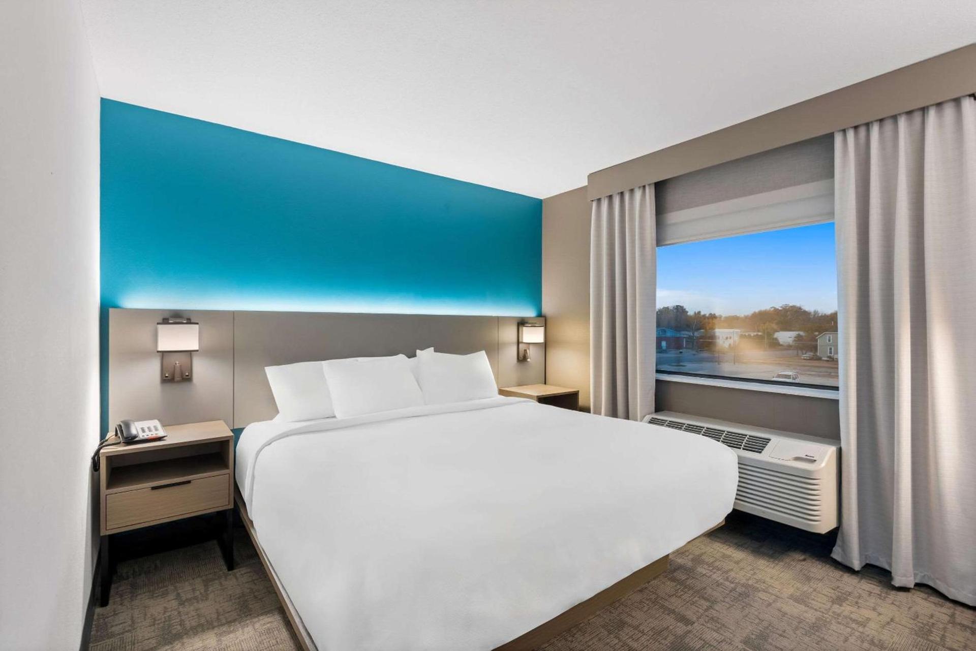 Comfort Inn & Suites Mason City - Clear Lake photo 33