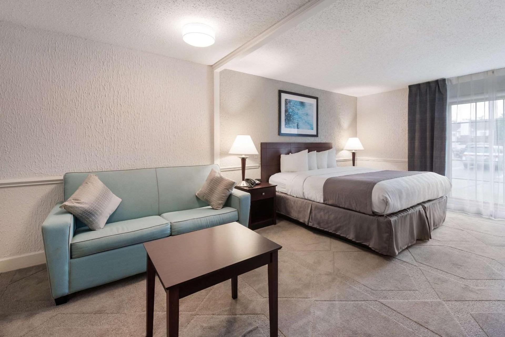 The Blu Hotel Blue Ash Cincinnati, an Ascend Collection Hotel photo 25