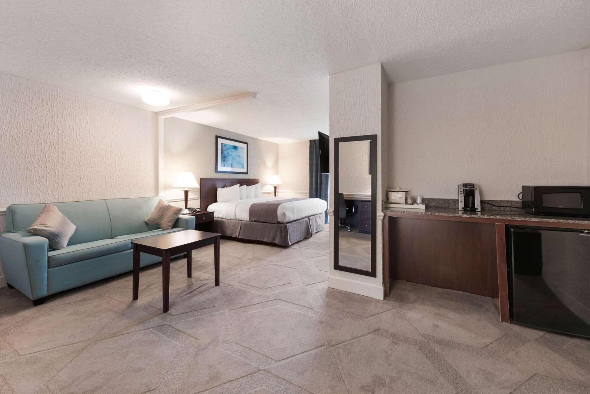 The Blu Hotel Blue Ash Cincinnati, an Ascend Collection Hotel photo 28