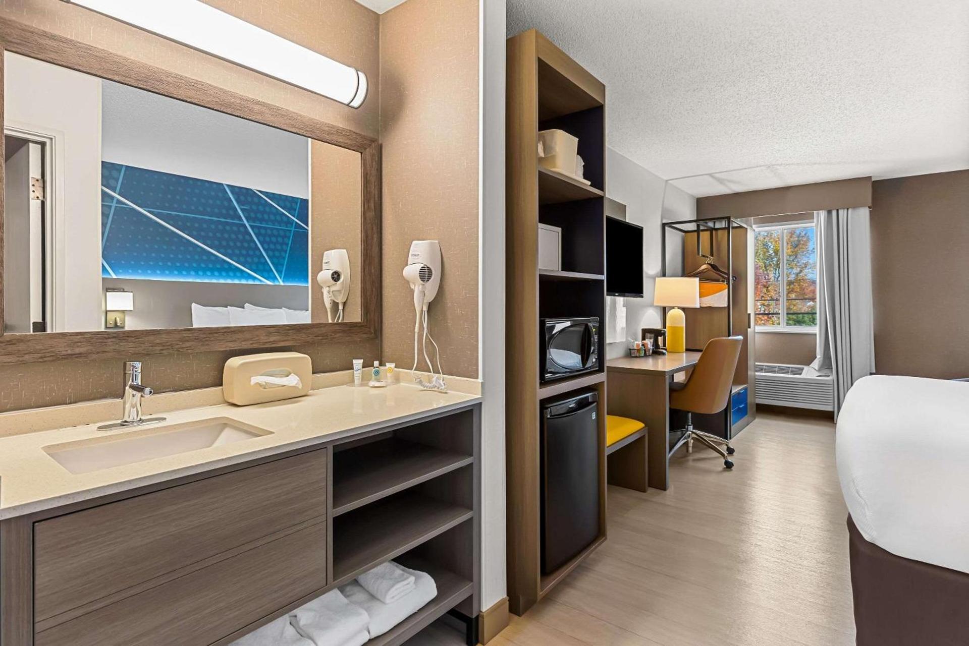 Comfort Inn Painesville - Concord photo 18