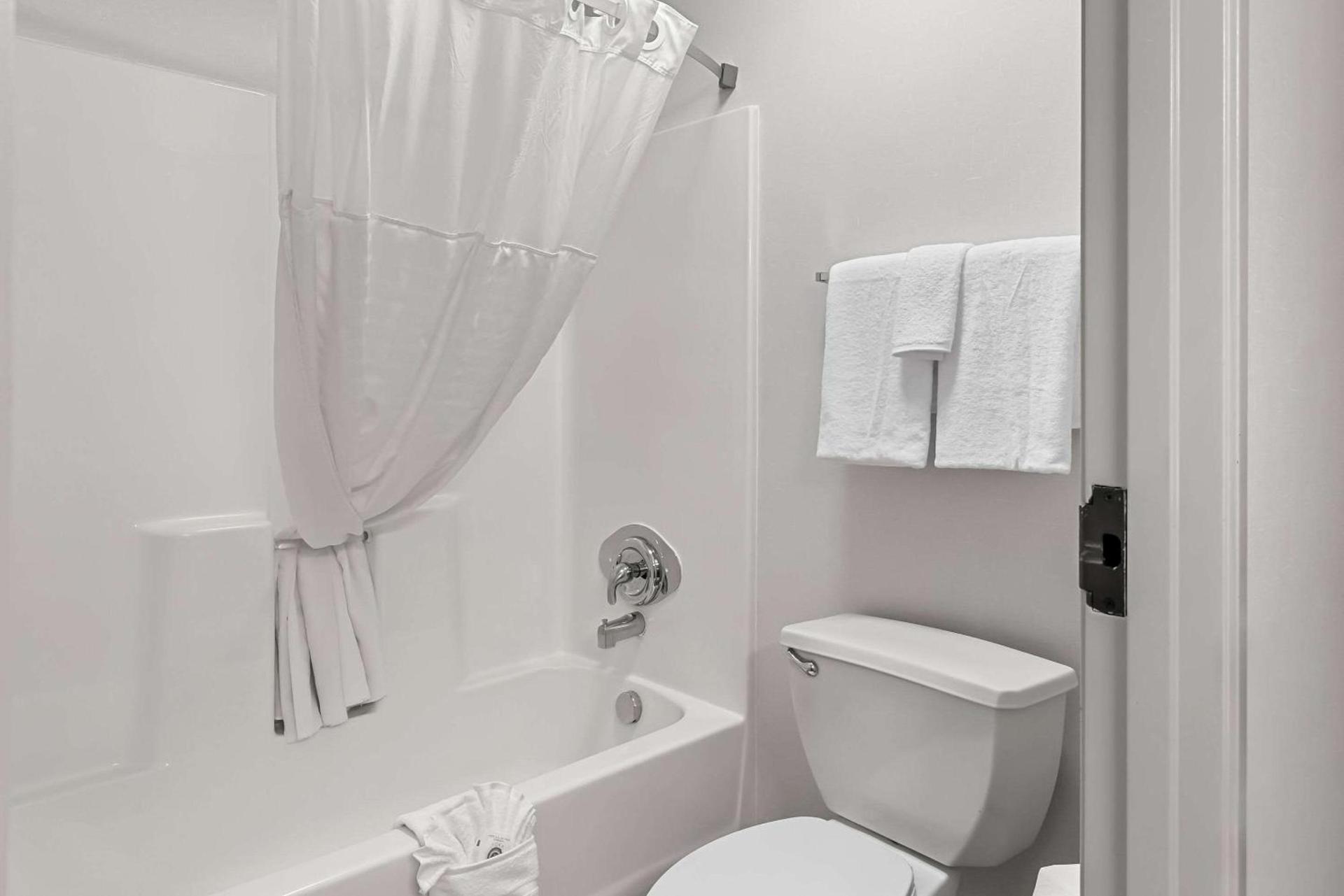 Comfort Inn Painesville - Concord photo 25