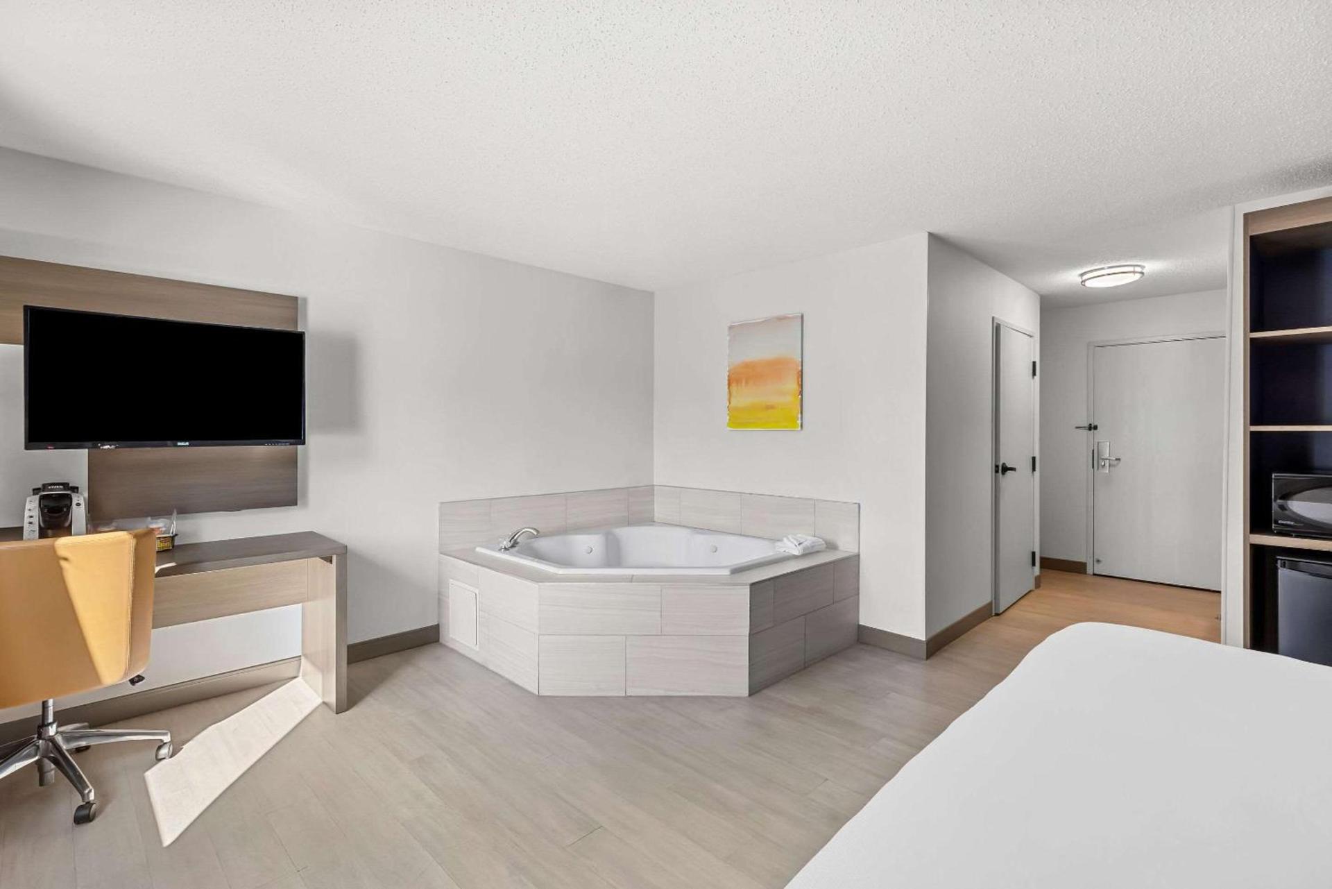 Comfort Inn Painesville - Concord photo 27