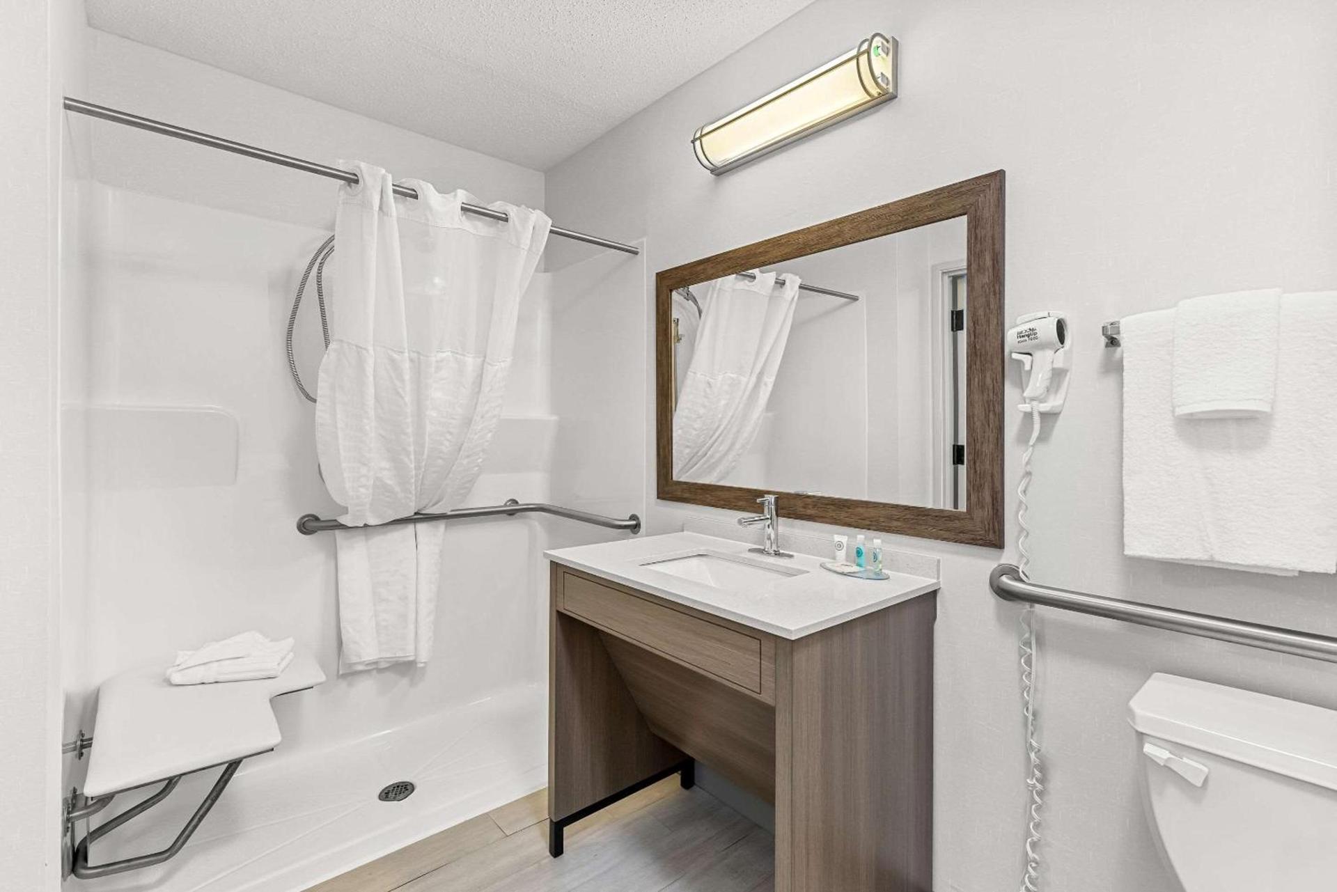 Comfort Inn Painesville - Concord photo 33