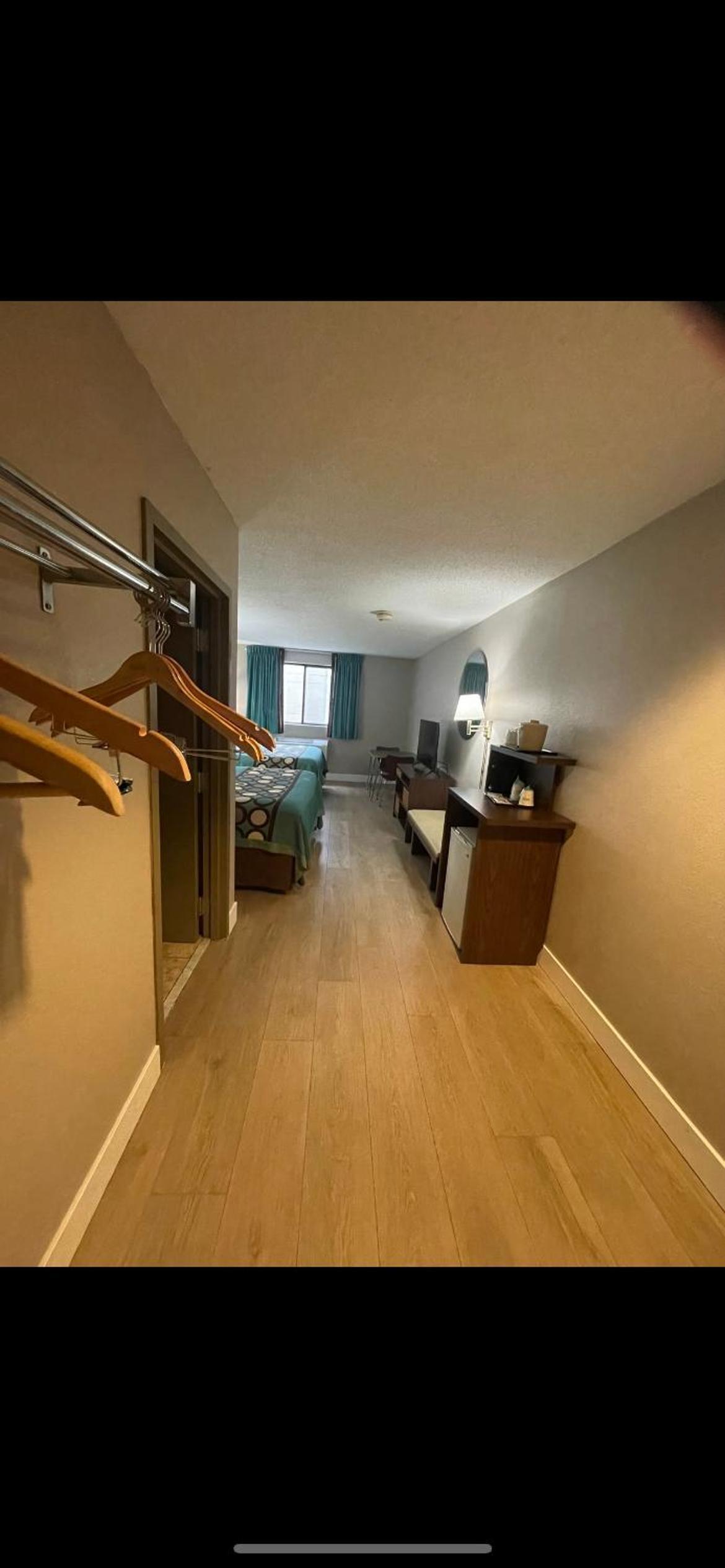 Super 8 by Wyndham Niagara Falls photo 9